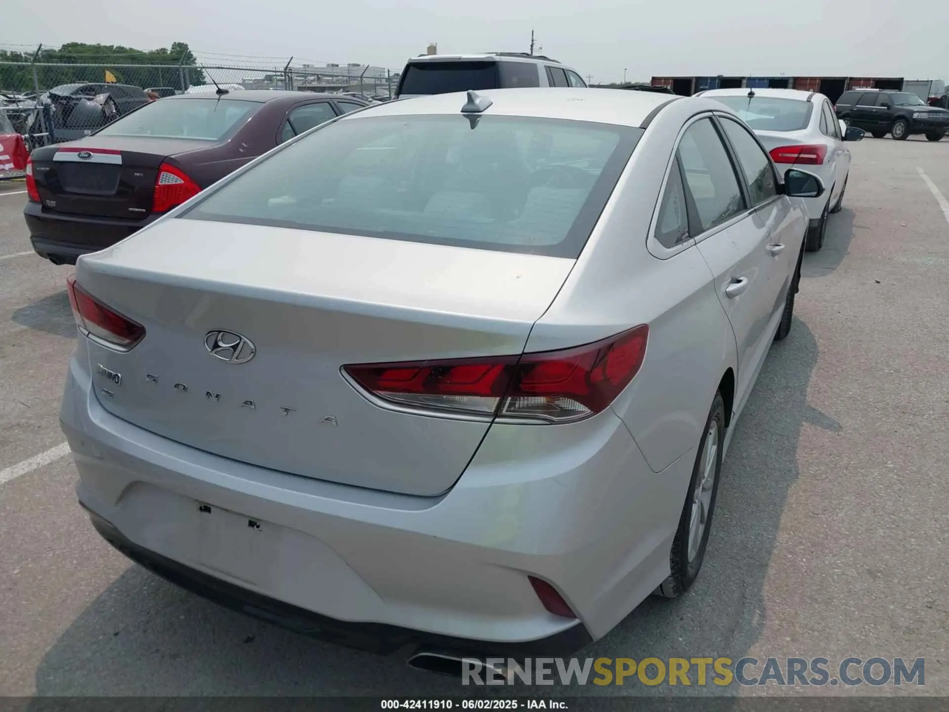 4 Photograph of a damaged car 5NPE24AF9KH783903 HYUNDAI SONATA 2019