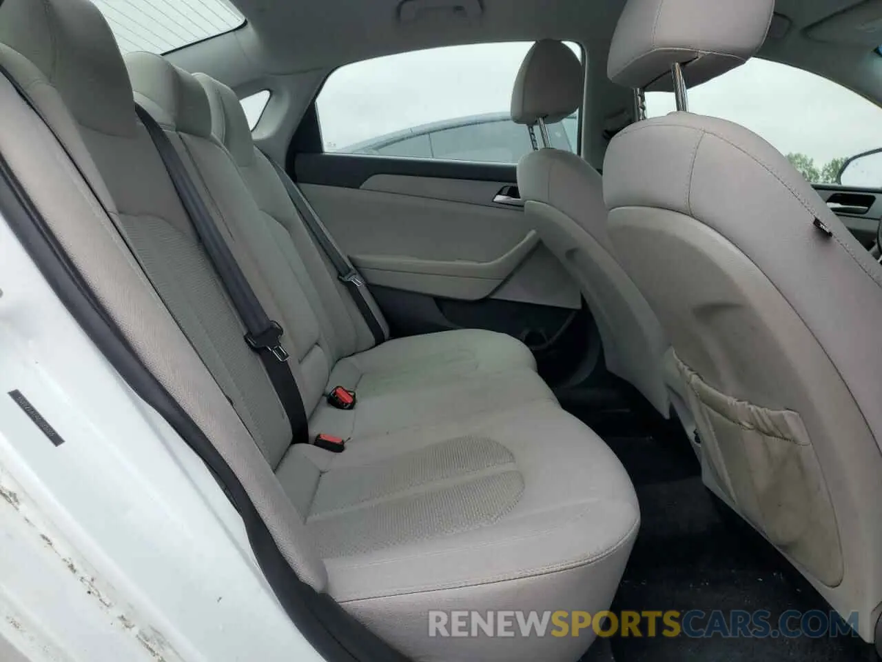 10 Photograph of a damaged car 5NPE24AF9KH805088 HYUNDAI SONATA 2019