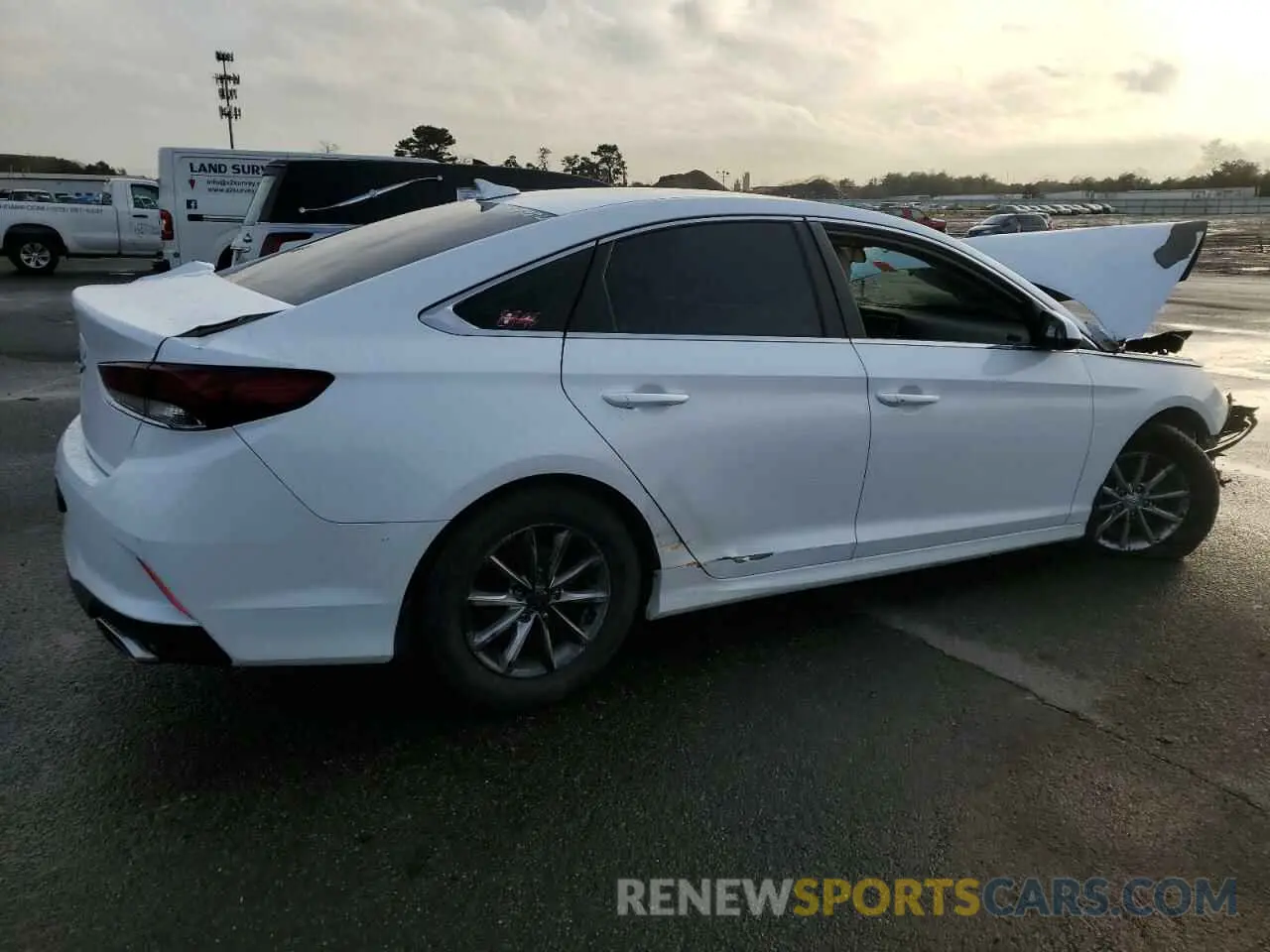 3 Photograph of a damaged car 5NPE24AF9KH805141 HYUNDAI SONATA 2019