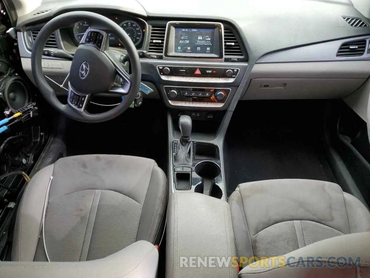 8 Photograph of a damaged car 5NPE24AF9KH819363 HYUNDAI SONATA 2019
