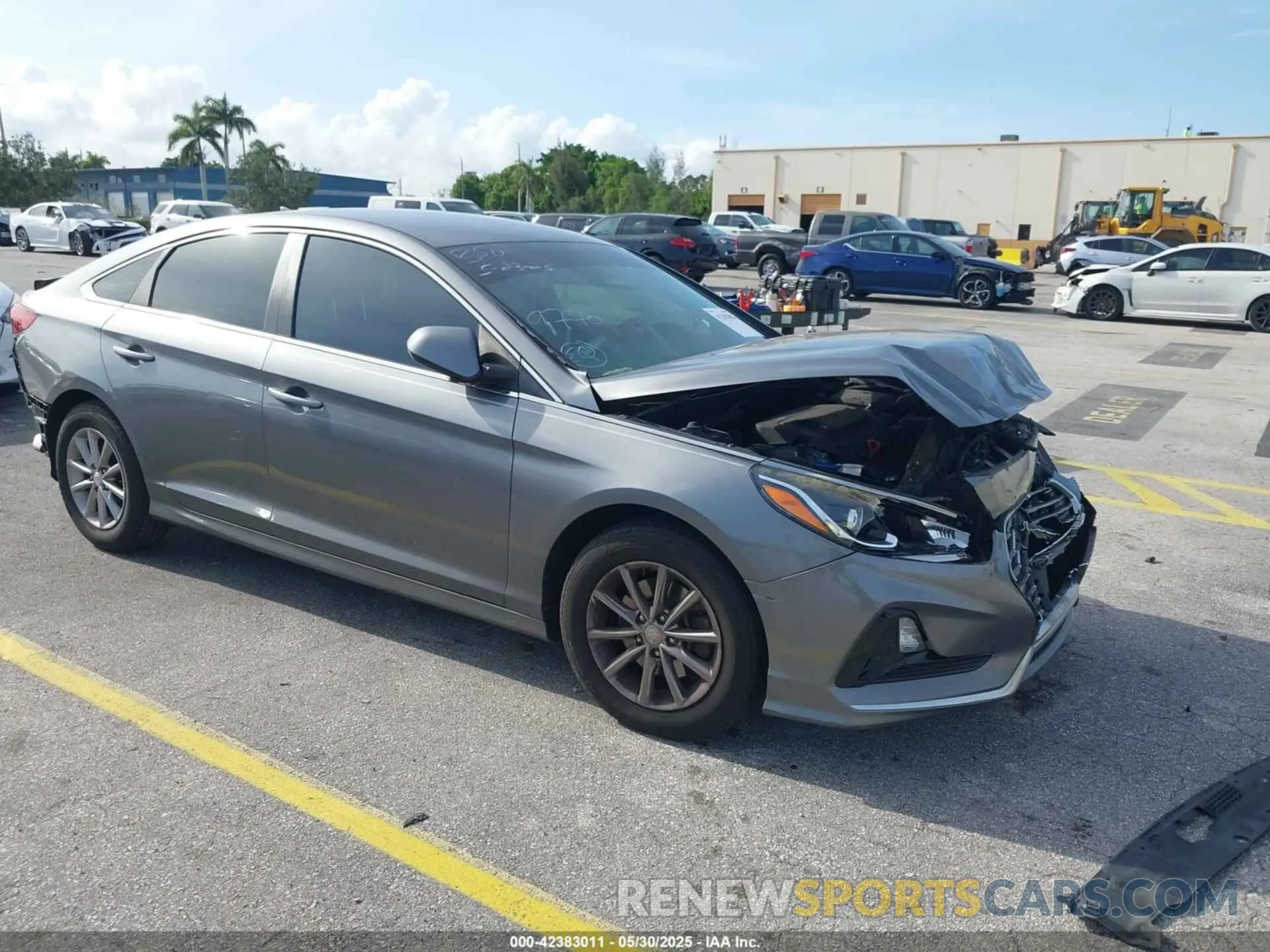 1 Photograph of a damaged car 5NPE24AFXKH729770 HYUNDAI SONATA 2019
