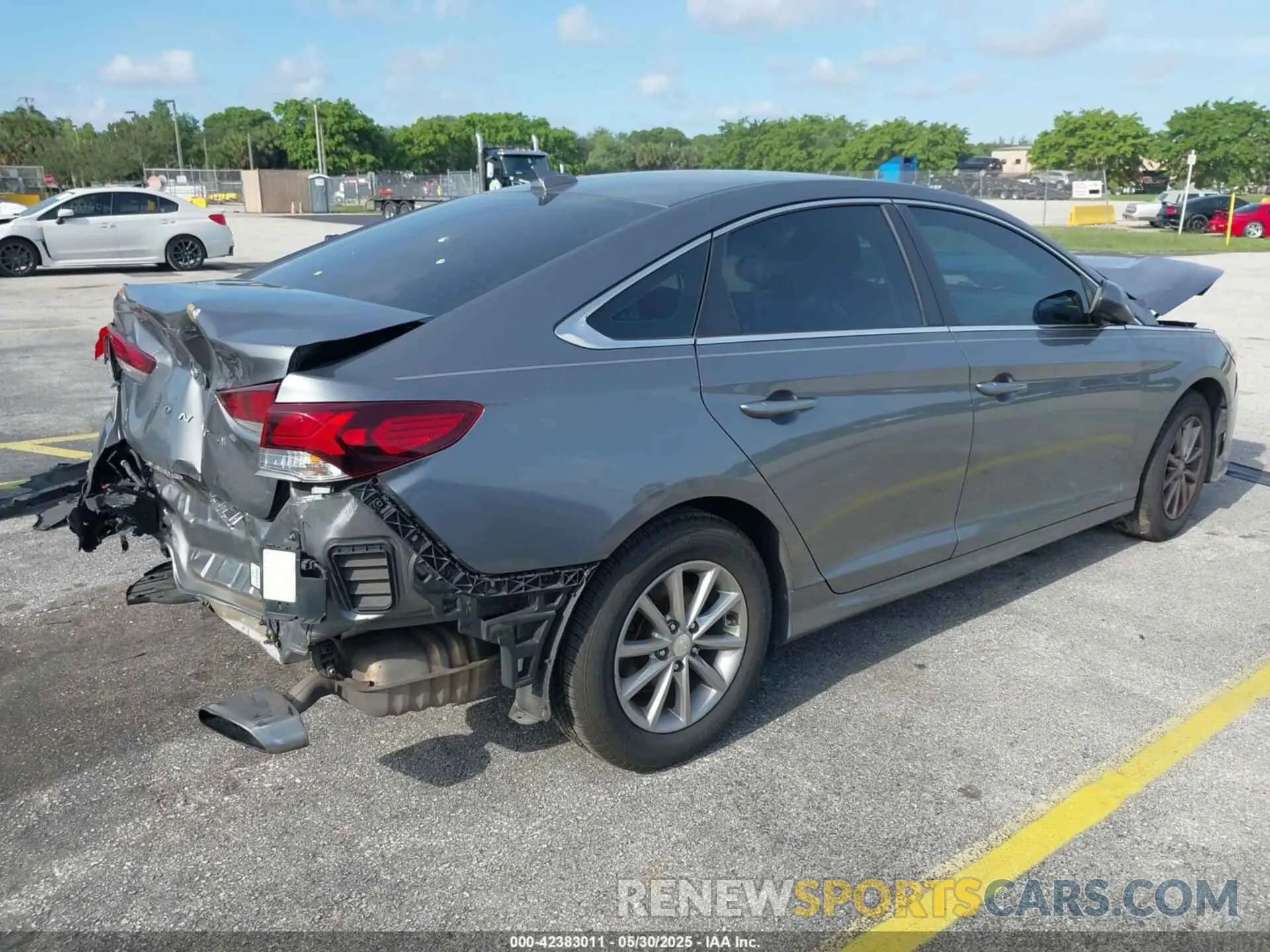 4 Photograph of a damaged car 5NPE24AFXKH729770 HYUNDAI SONATA 2019