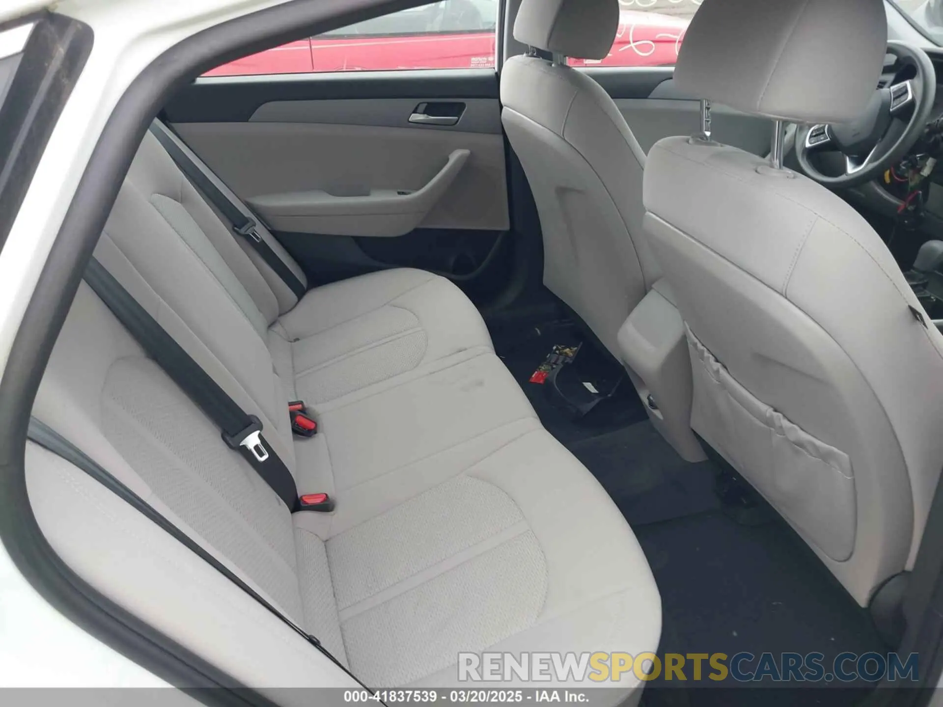 8 Photograph of a damaged car 5NPE24AFXKH730983 HYUNDAI SONATA 2019