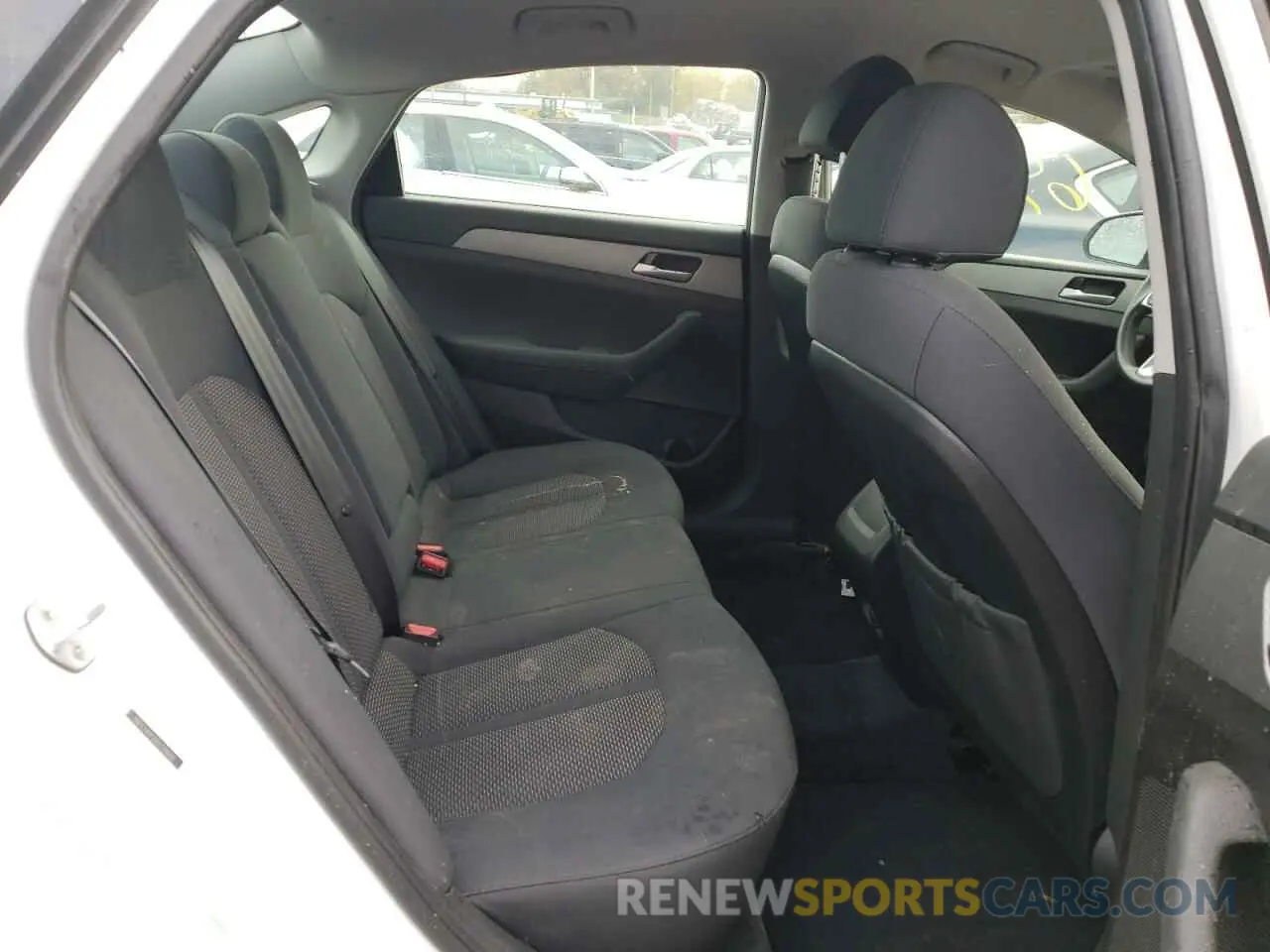 10 Photograph of a damaged car 5NPE24AFXKH735603 HYUNDAI SONATA 2019