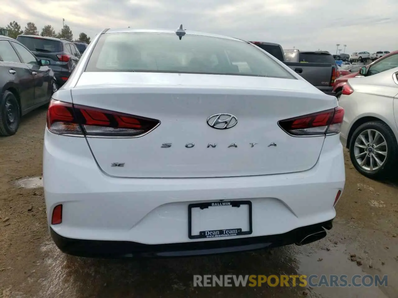 6 Photograph of a damaged car 5NPE24AFXKH735603 HYUNDAI SONATA 2019