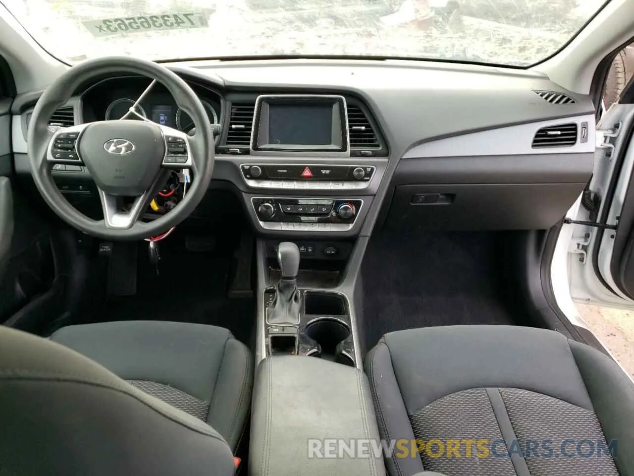 8 Photograph of a damaged car 5NPE24AFXKH735603 HYUNDAI SONATA 2019