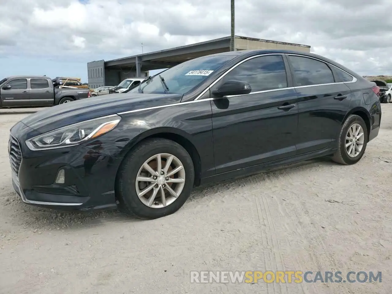 1 Photograph of a damaged car 5NPE24AFXKH737948 HYUNDAI SONATA 2019