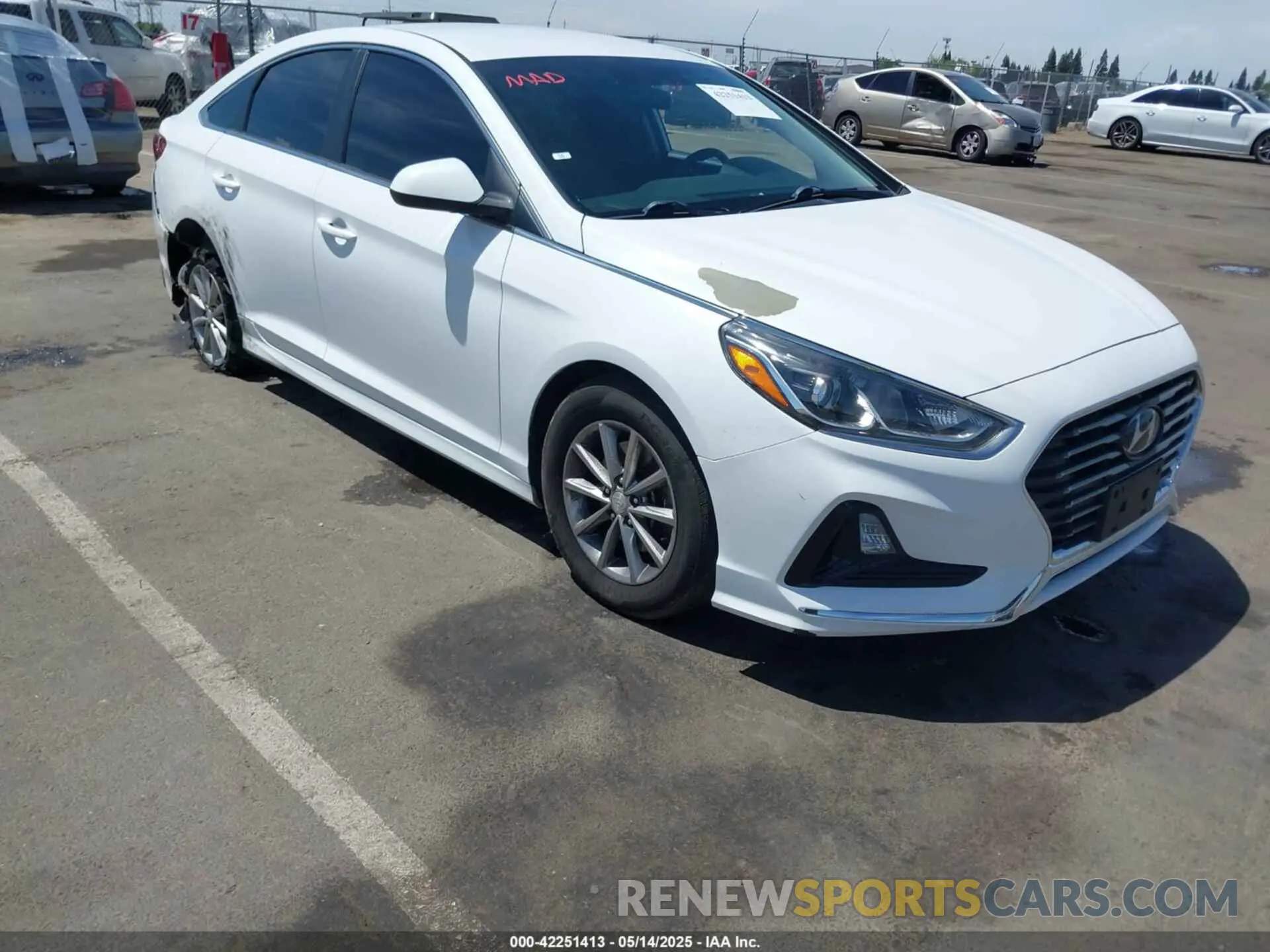 1 Photograph of a damaged car 5NPE24AFXKH739599 HYUNDAI SONATA 2019