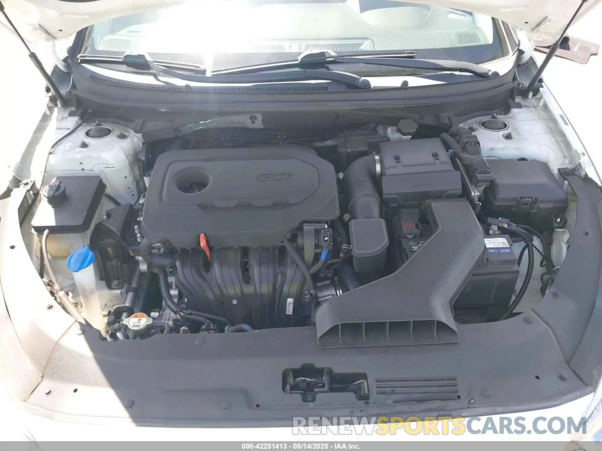10 Photograph of a damaged car 5NPE24AFXKH739599 HYUNDAI SONATA 2019