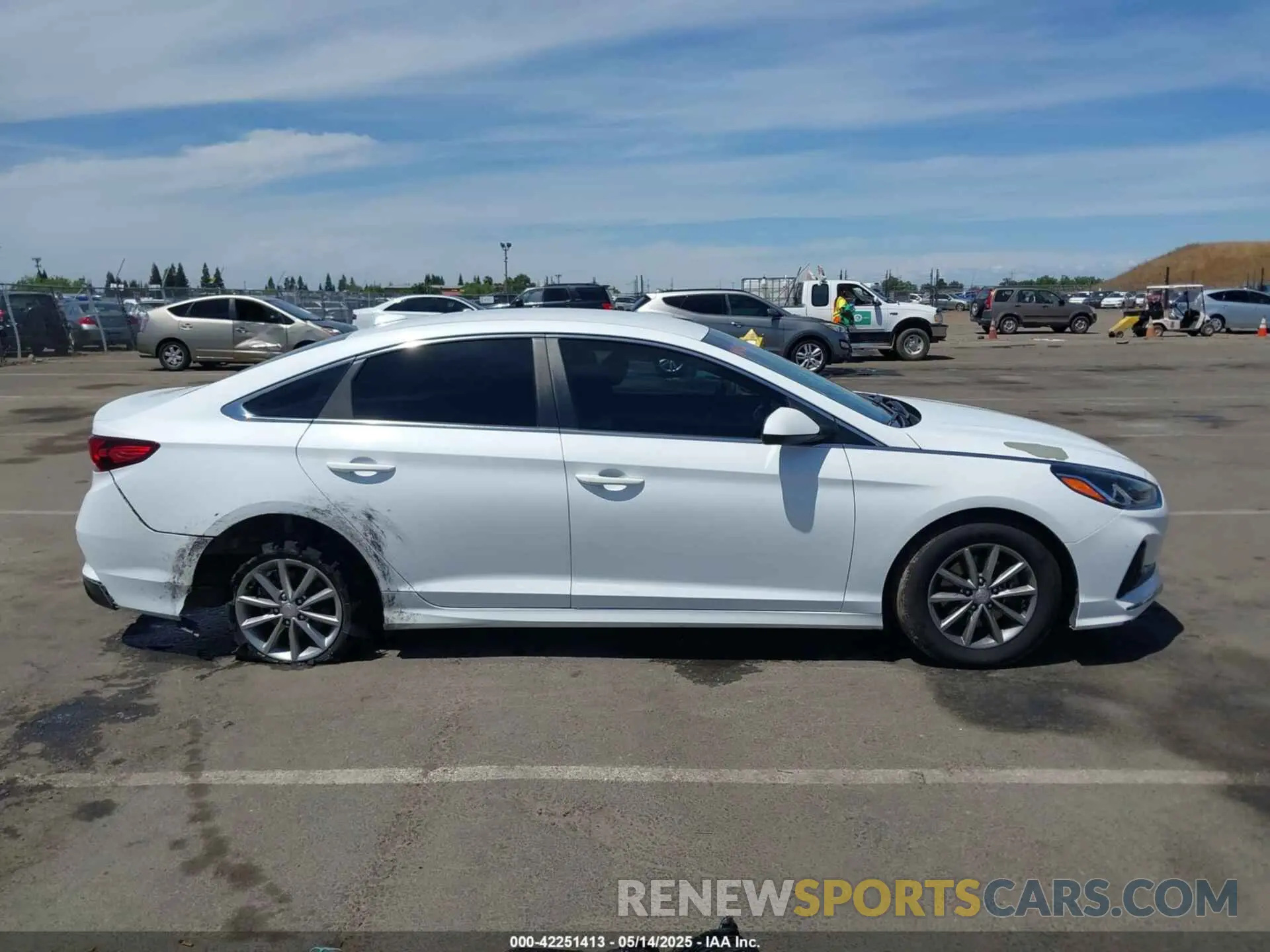 12 Photograph of a damaged car 5NPE24AFXKH739599 HYUNDAI SONATA 2019
