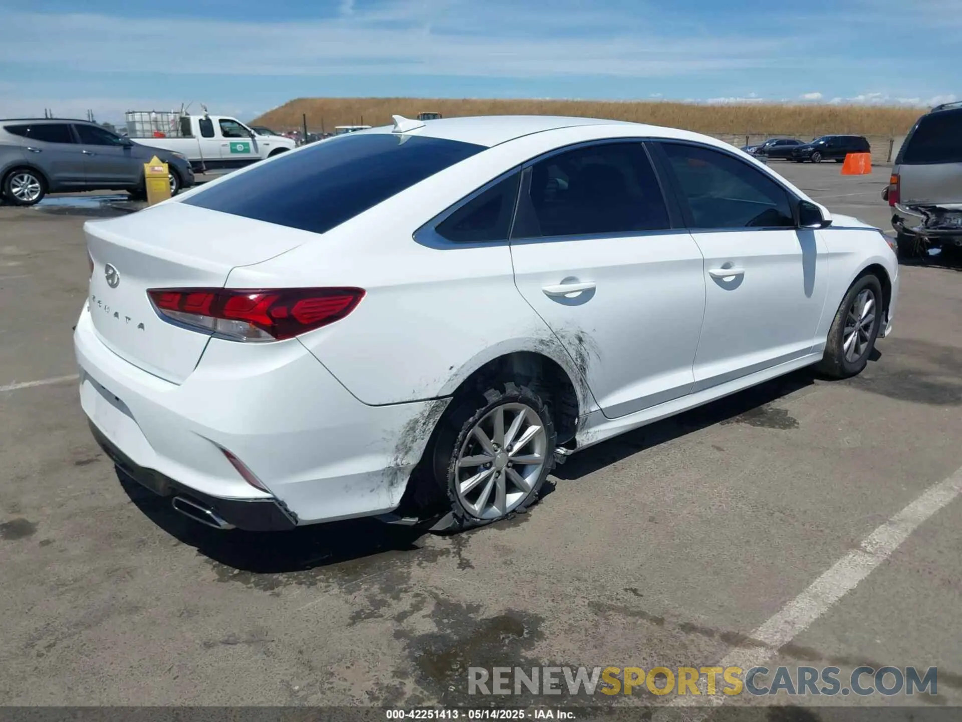 4 Photograph of a damaged car 5NPE24AFXKH739599 HYUNDAI SONATA 2019