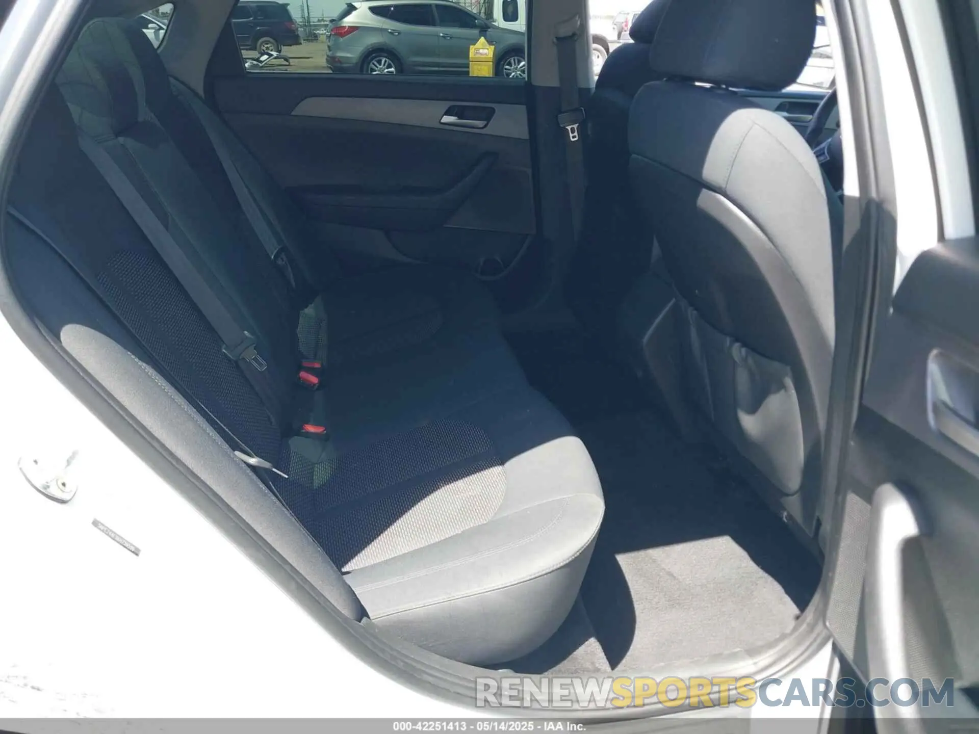 8 Photograph of a damaged car 5NPE24AFXKH739599 HYUNDAI SONATA 2019