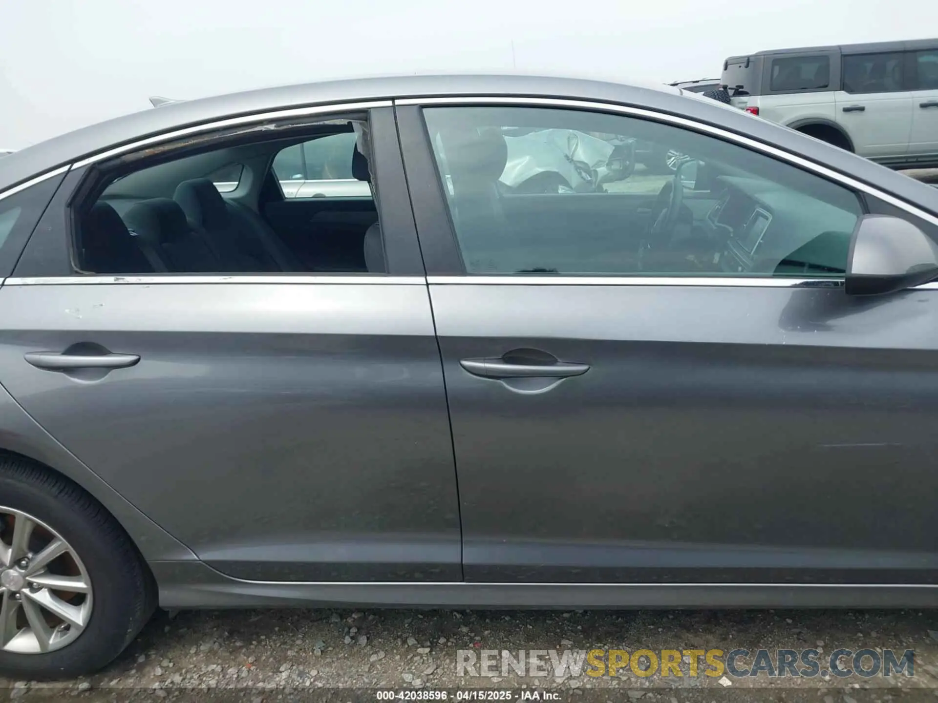 13 Photograph of a damaged car 5NPE24AFXKH740882 HYUNDAI SONATA 2019