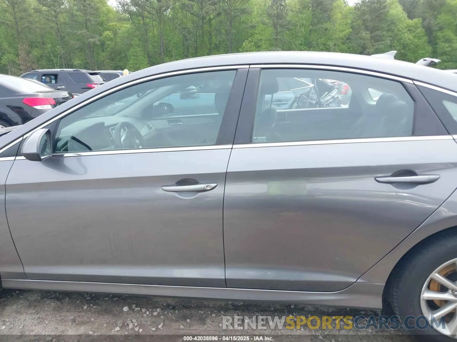 14 Photograph of a damaged car 5NPE24AFXKH740882 HYUNDAI SONATA 2019