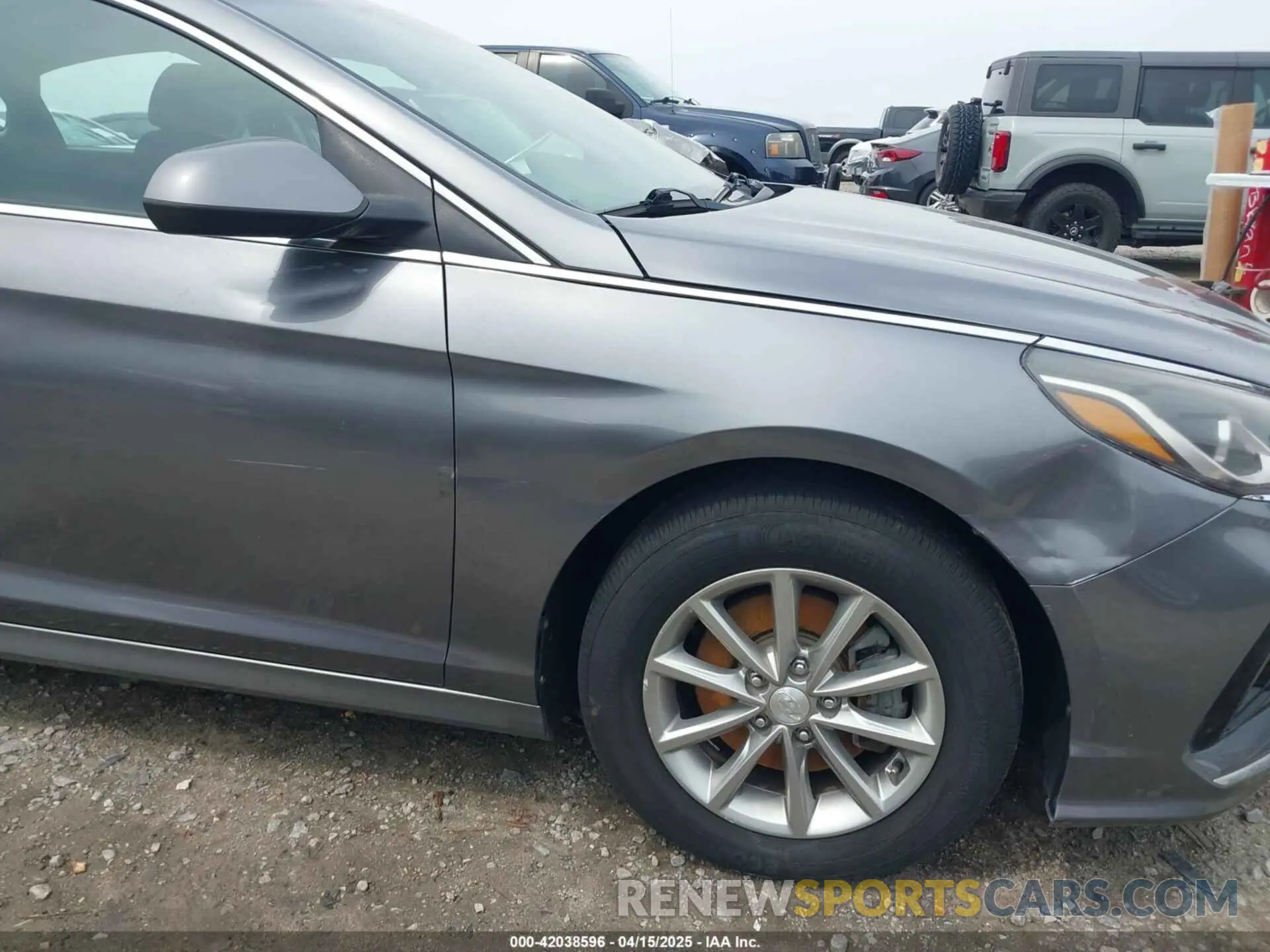 17 Photograph of a damaged car 5NPE24AFXKH740882 HYUNDAI SONATA 2019