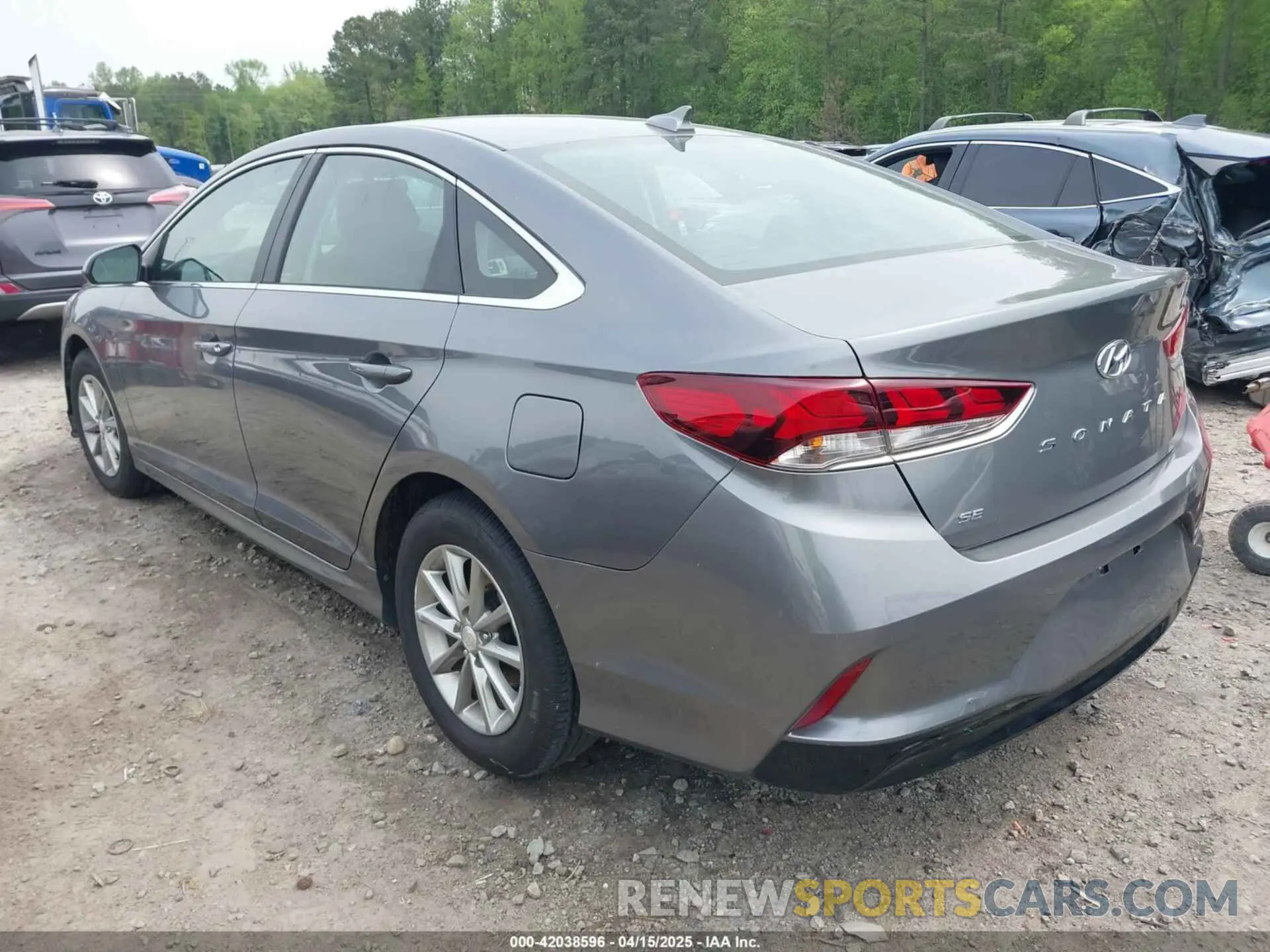 3 Photograph of a damaged car 5NPE24AFXKH740882 HYUNDAI SONATA 2019
