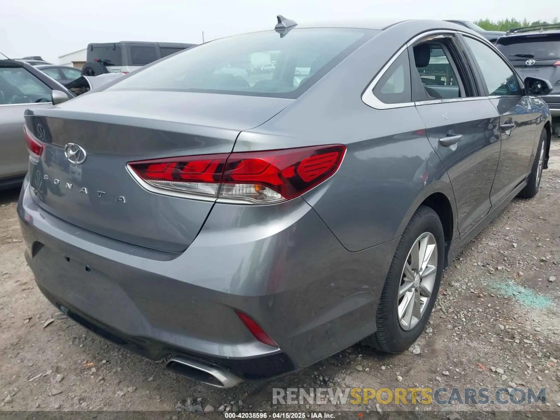 4 Photograph of a damaged car 5NPE24AFXKH740882 HYUNDAI SONATA 2019