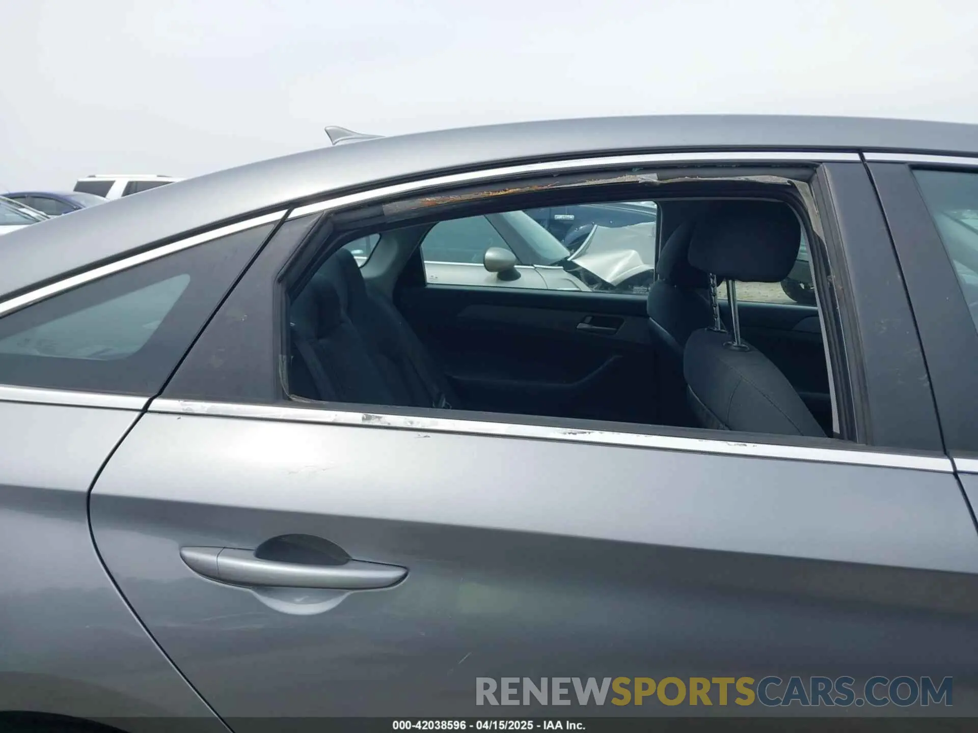 6 Photograph of a damaged car 5NPE24AFXKH740882 HYUNDAI SONATA 2019