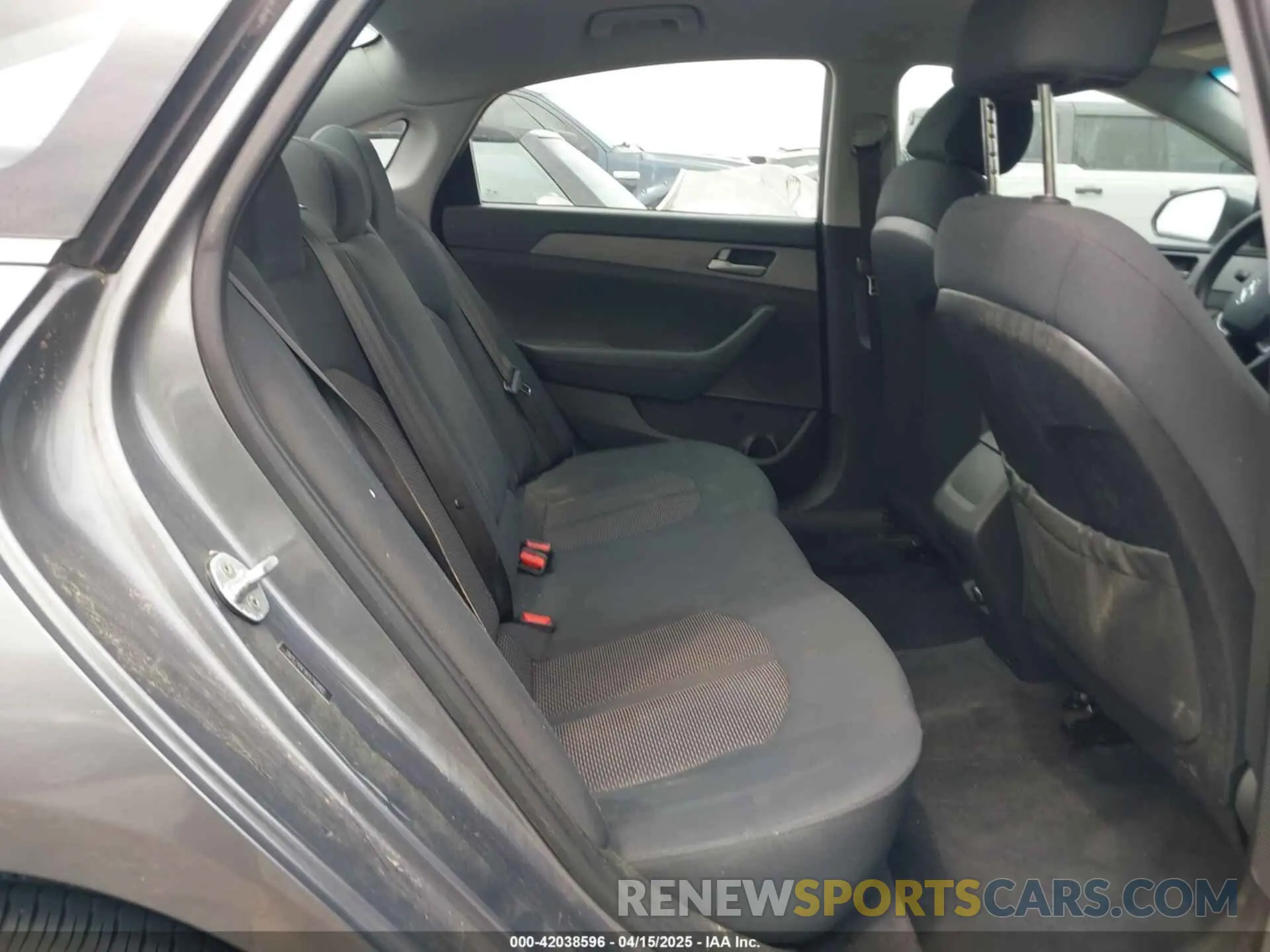 8 Photograph of a damaged car 5NPE24AFXKH740882 HYUNDAI SONATA 2019