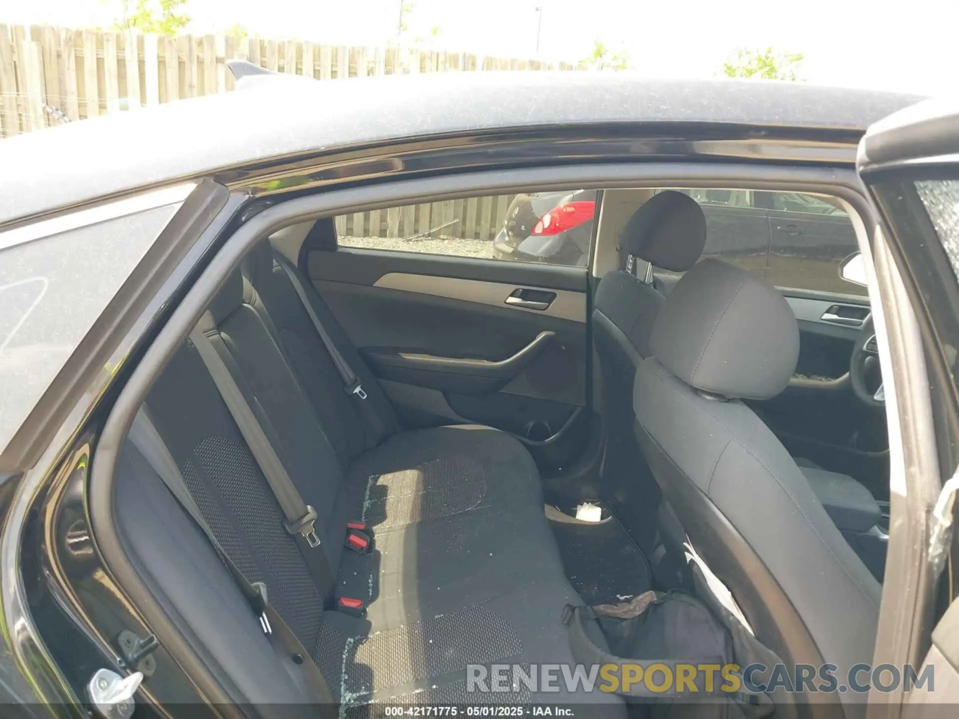 8 Photograph of a damaged car 5NPE24AFXKH743247 HYUNDAI SONATA 2019