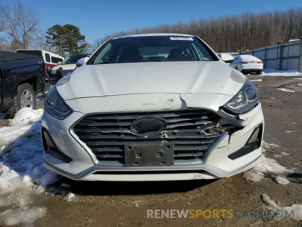 5 Photograph of a damaged car 5NPE24AFXKH748416 HYUNDAI SONATA 2019