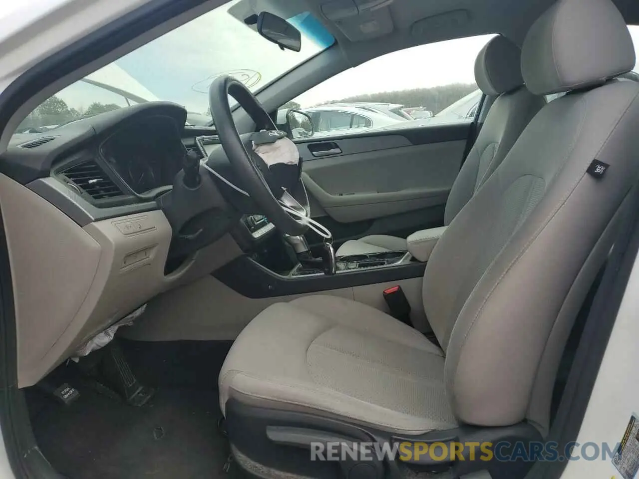 7 Photograph of a damaged car 5NPE24AFXKH748416 HYUNDAI SONATA 2019