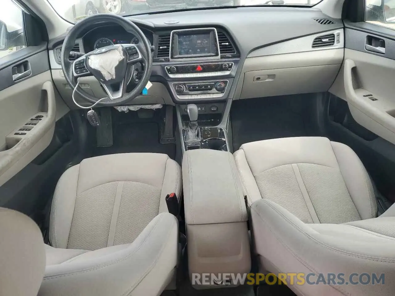 8 Photograph of a damaged car 5NPE24AFXKH748416 HYUNDAI SONATA 2019