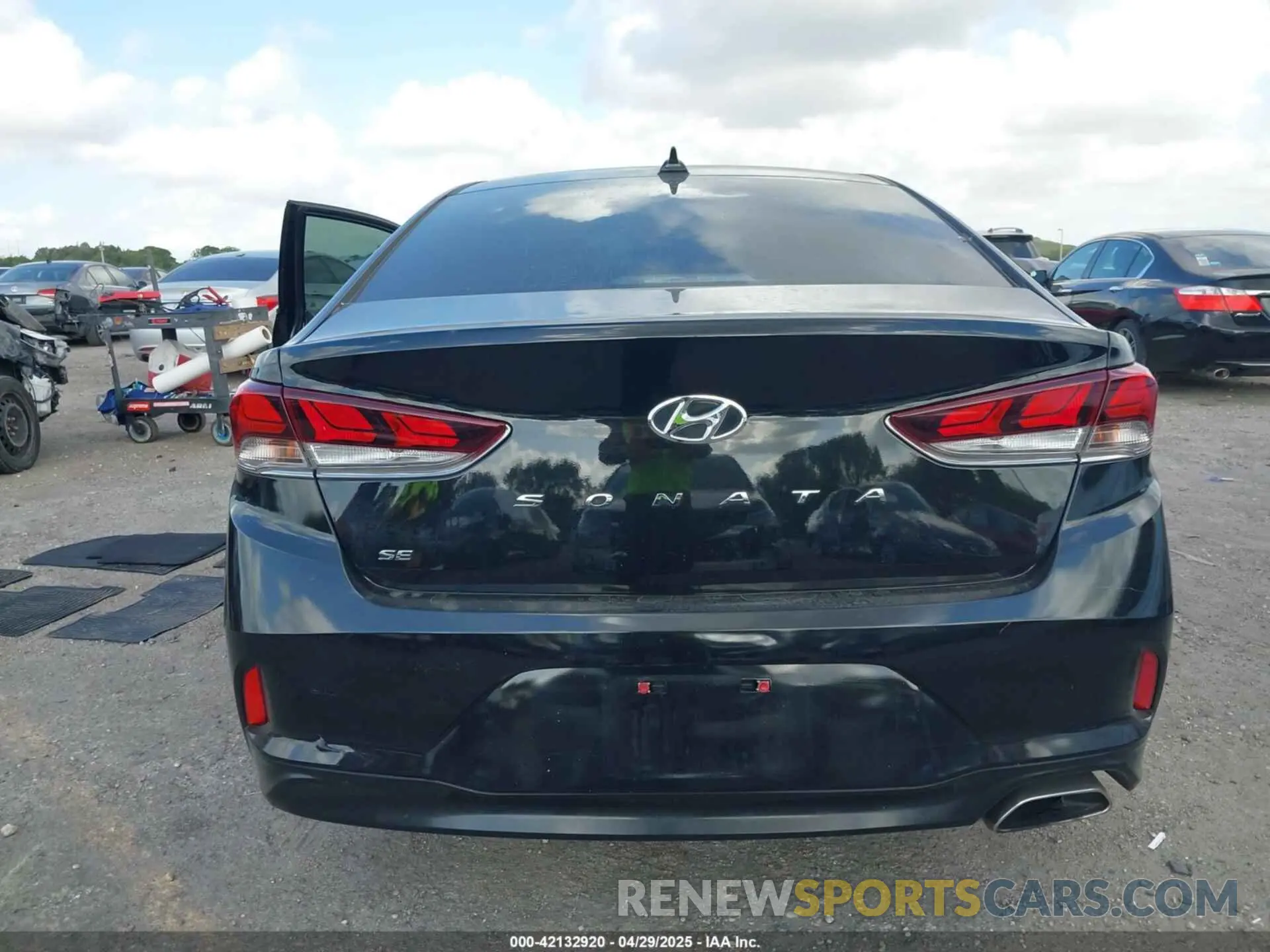 16 Photograph of a damaged car 5NPE24AFXKH754314 HYUNDAI SONATA 2019