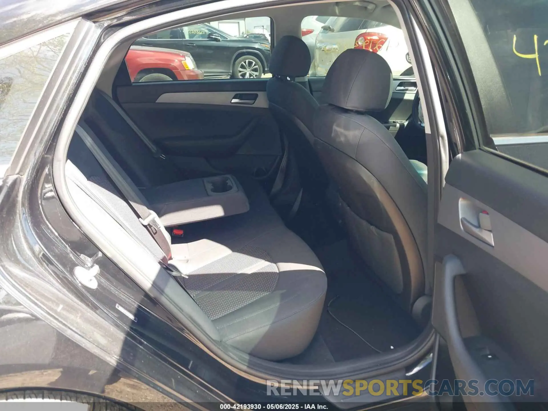 8 Photograph of a damaged car 5NPE24AFXKH760243 HYUNDAI SONATA 2019