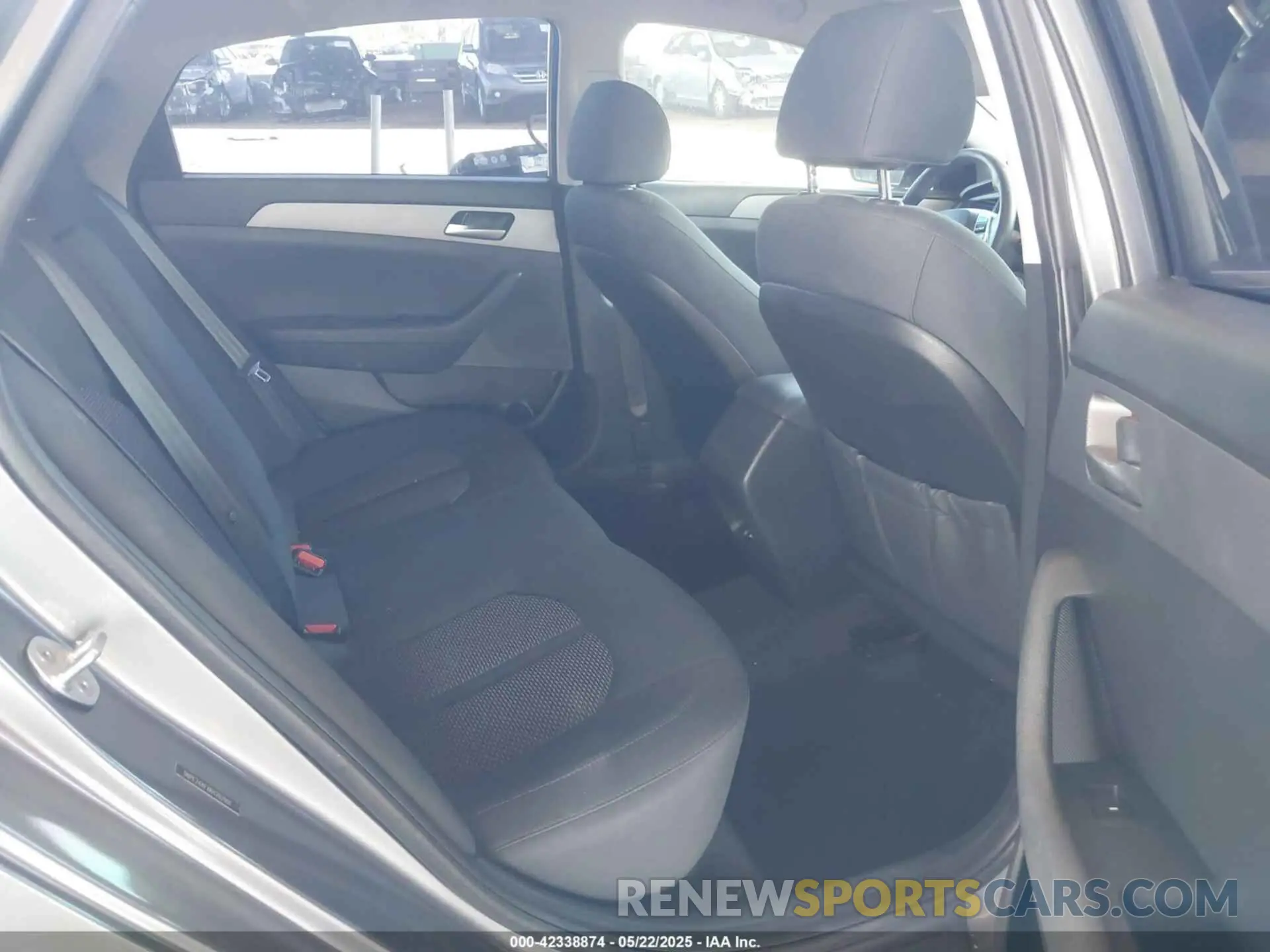 8 Photograph of a damaged car 5NPE24AFXKH762901 HYUNDAI SONATA 2019