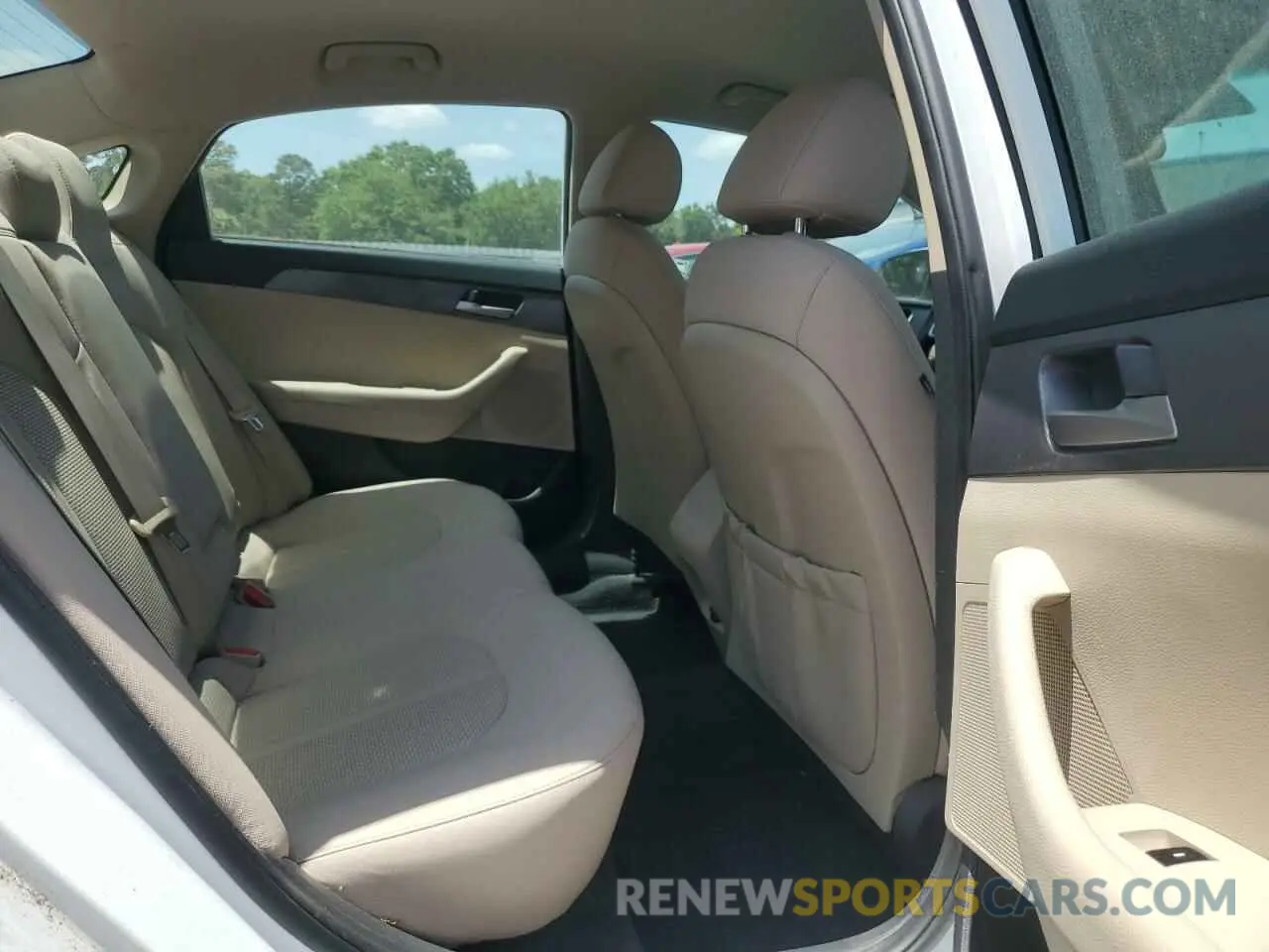 10 Photograph of a damaged car 5NPE24AFXKH764891 HYUNDAI SONATA 2019