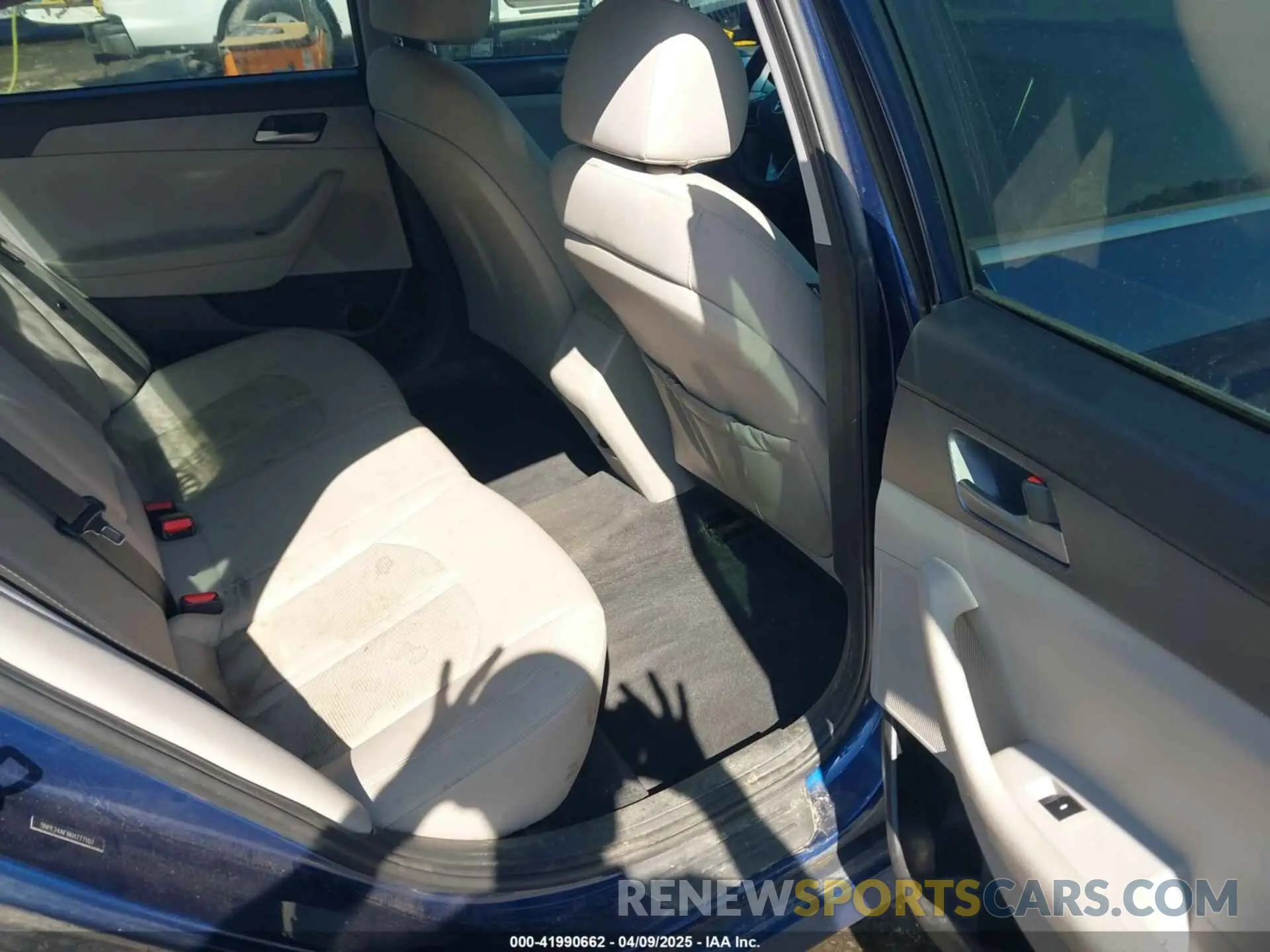 8 Photograph of a damaged car 5NPE24AFXKH777107 HYUNDAI SONATA 2019