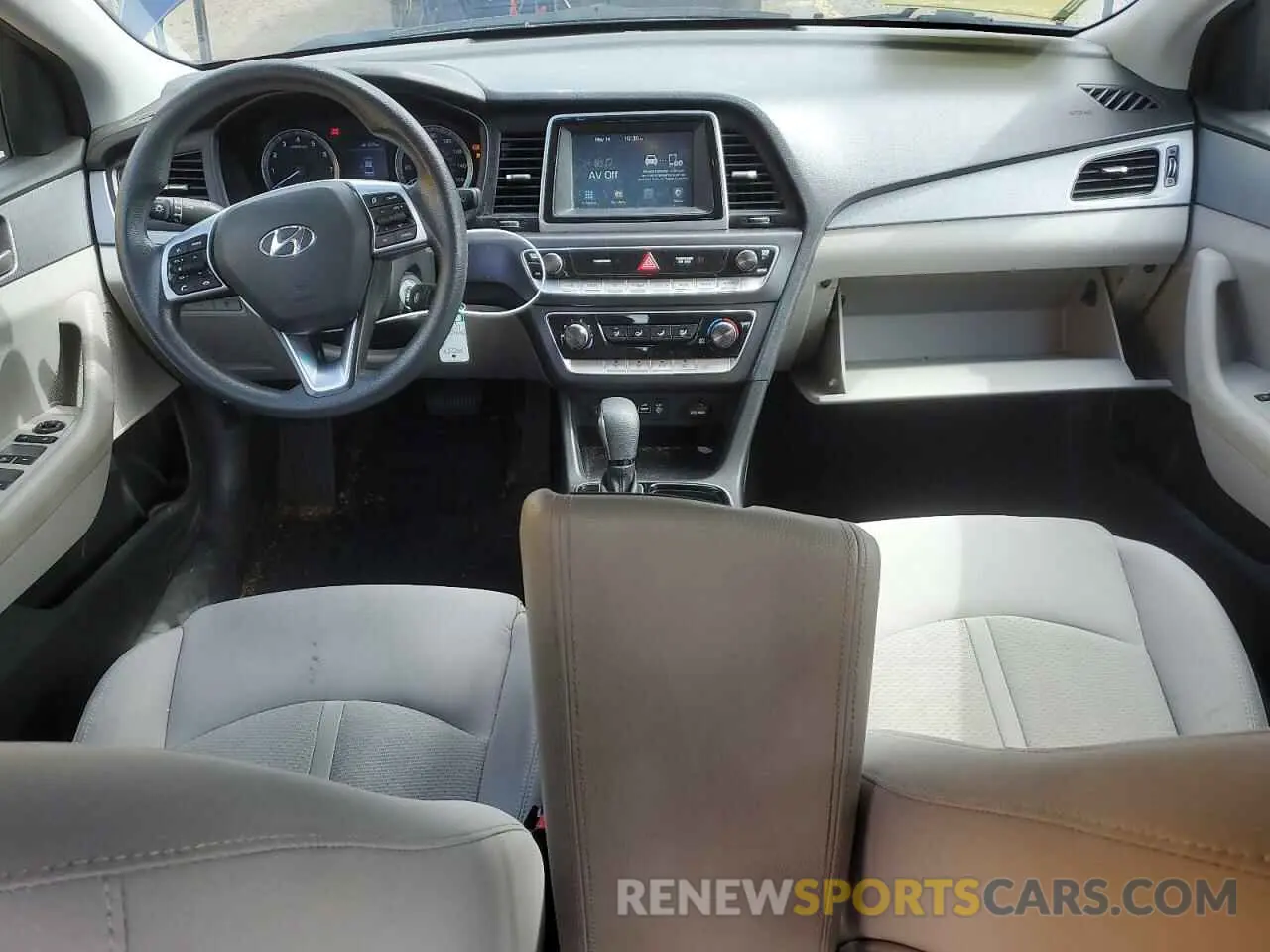 8 Photograph of a damaged car 5NPE24AFXKH792125 HYUNDAI SONATA 2019