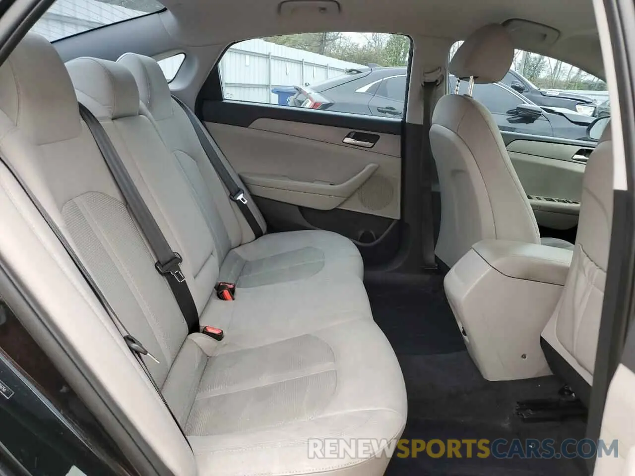 10 Photograph of a damaged car 5NPE24AFXKH796756 HYUNDAI SONATA 2019