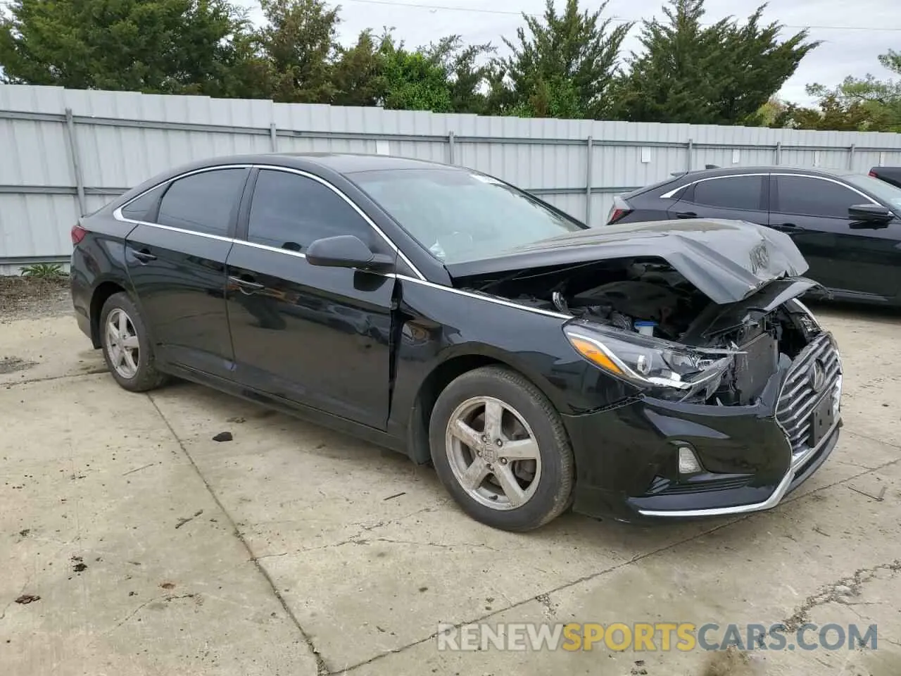 4 Photograph of a damaged car 5NPE24AFXKH796756 HYUNDAI SONATA 2019