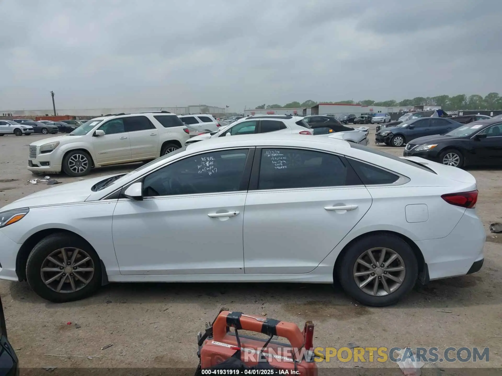 14 Photograph of a damaged car 5NPE24AFXKH796899 HYUNDAI SONATA 2019