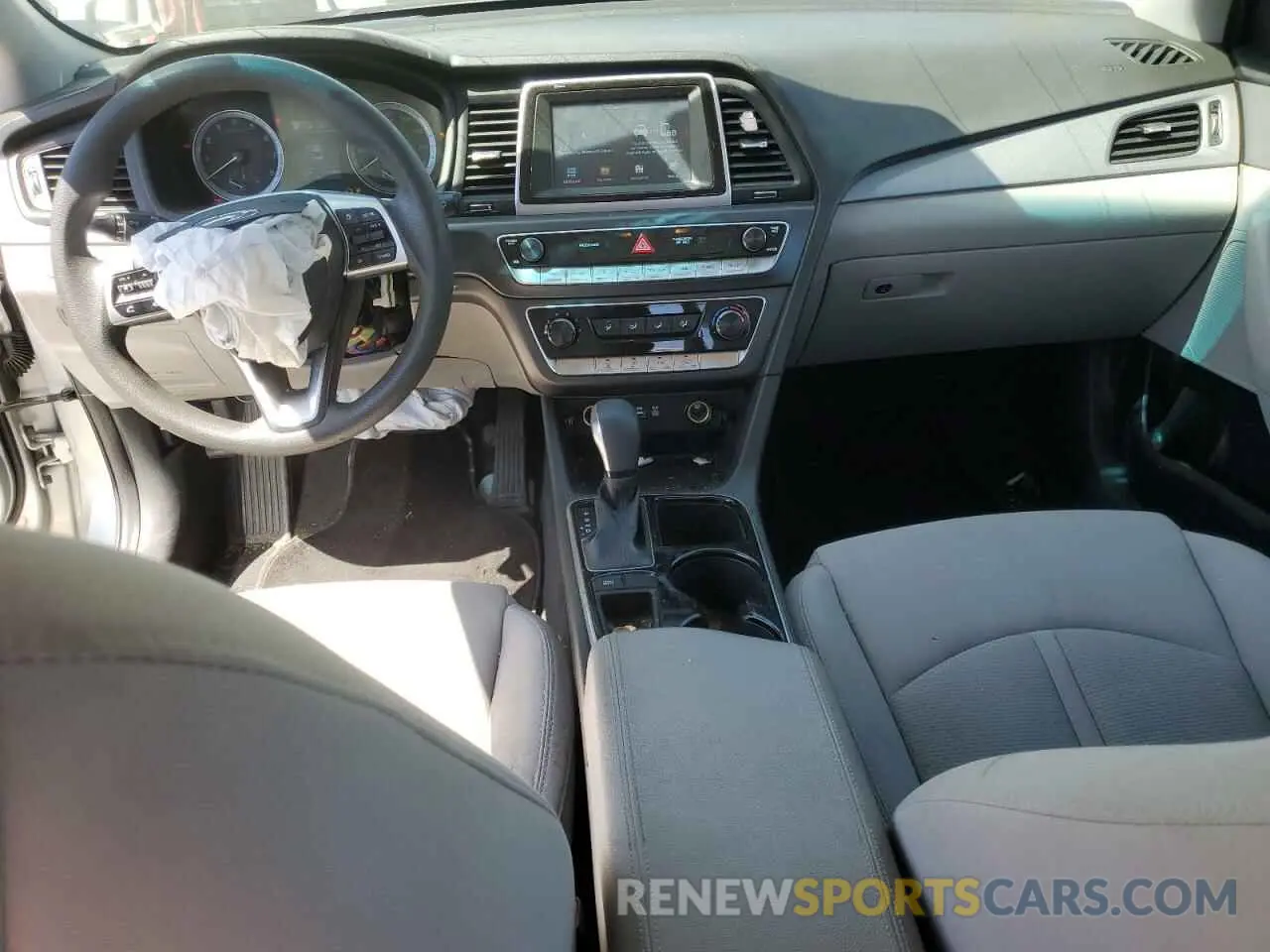 8 Photograph of a damaged car 5NPE24AFXKH799639 HYUNDAI SONATA 2019