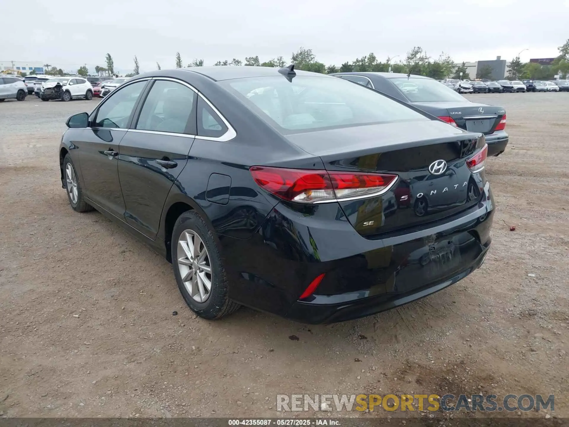 3 Photograph of a damaged car 5NPE24AFXKH802555 HYUNDAI SONATA 2019