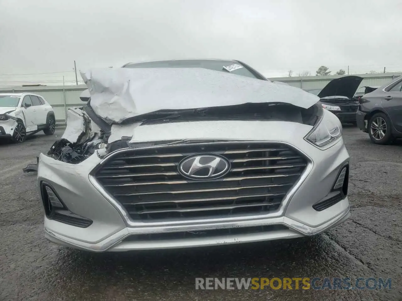 5 Photograph of a damaged car 5NPE24AFXKH805522 HYUNDAI SONATA 2019