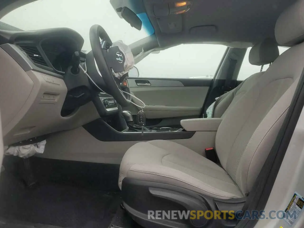 7 Photograph of a damaged car 5NPE24AFXKH805522 HYUNDAI SONATA 2019