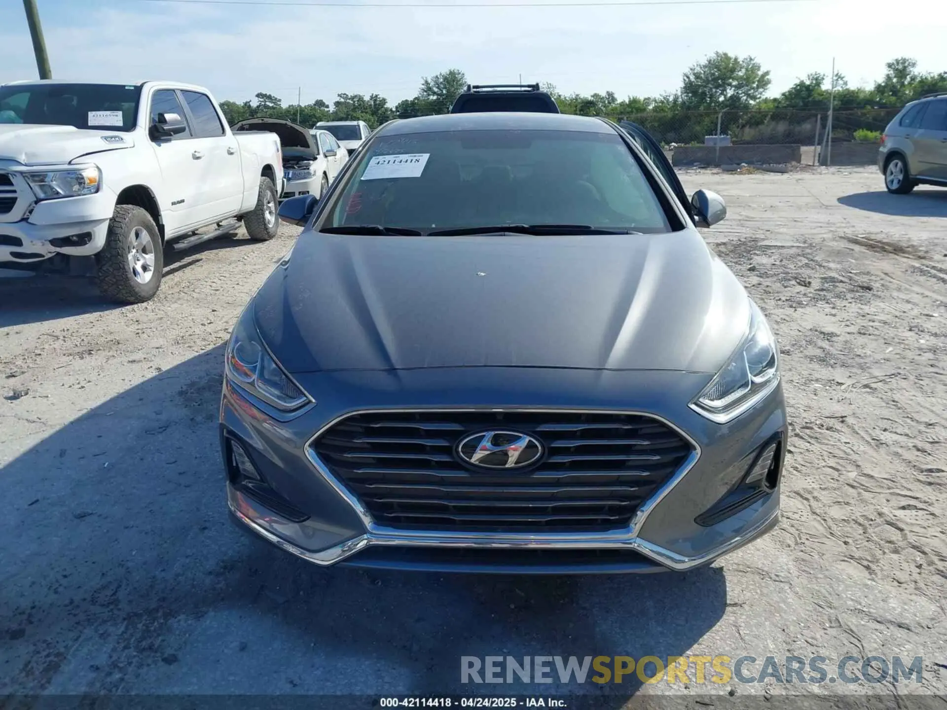 12 Photograph of a damaged car 5NPE24AFXKH812938 HYUNDAI SONATA 2019