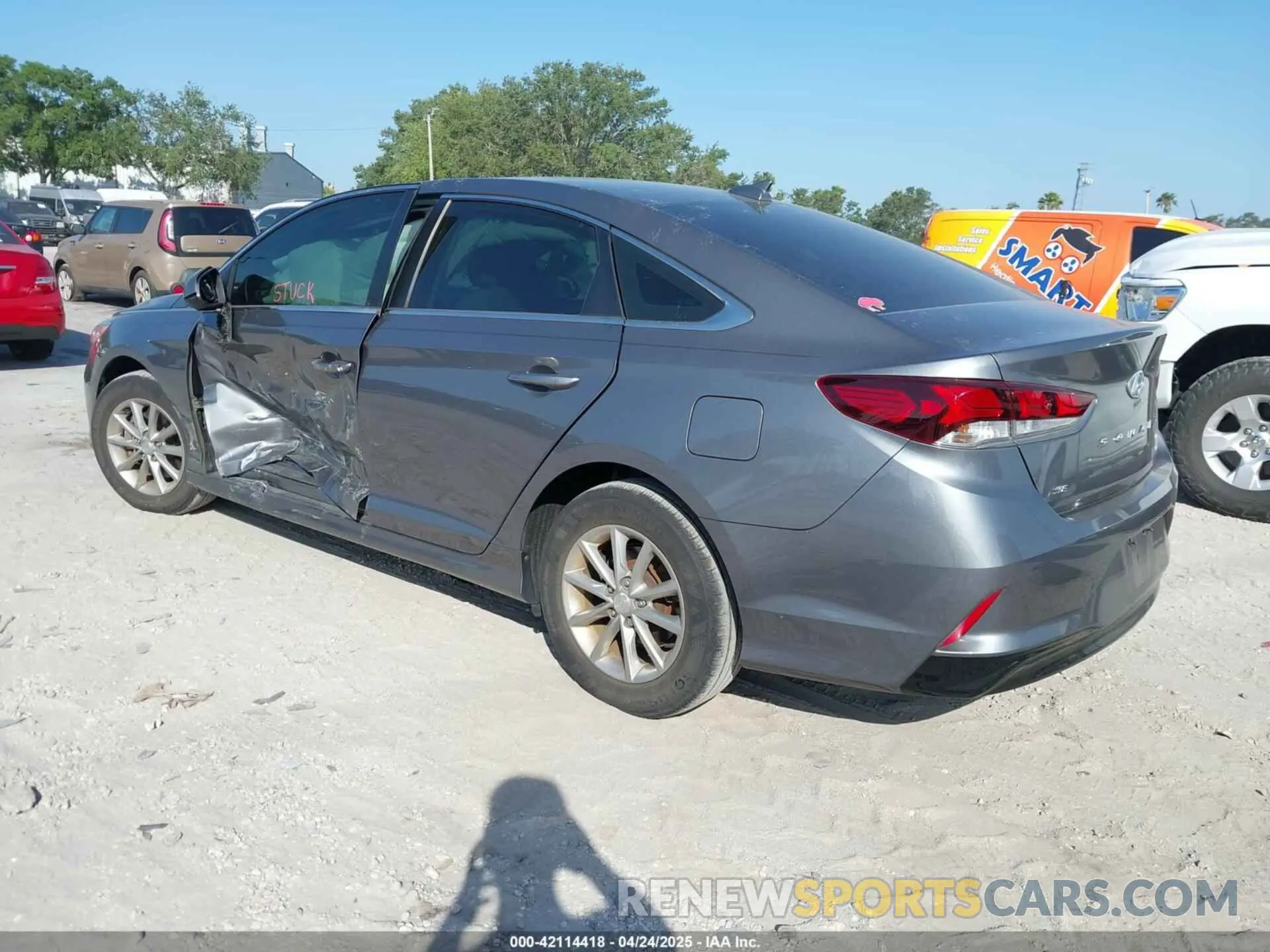 3 Photograph of a damaged car 5NPE24AFXKH812938 HYUNDAI SONATA 2019