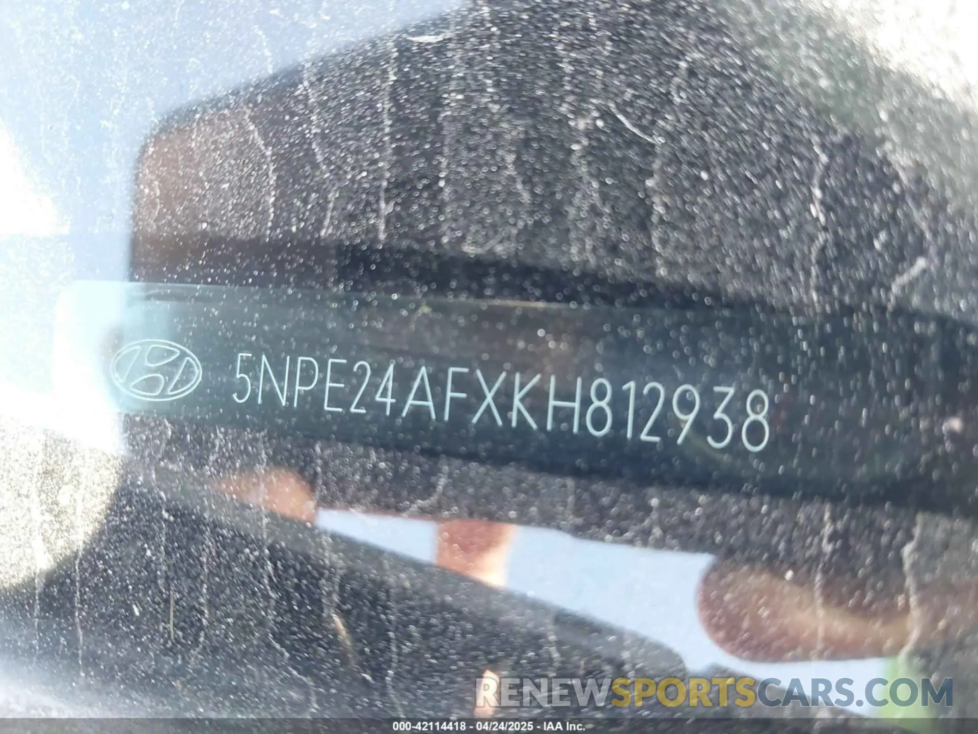 9 Photograph of a damaged car 5NPE24AFXKH812938 HYUNDAI SONATA 2019