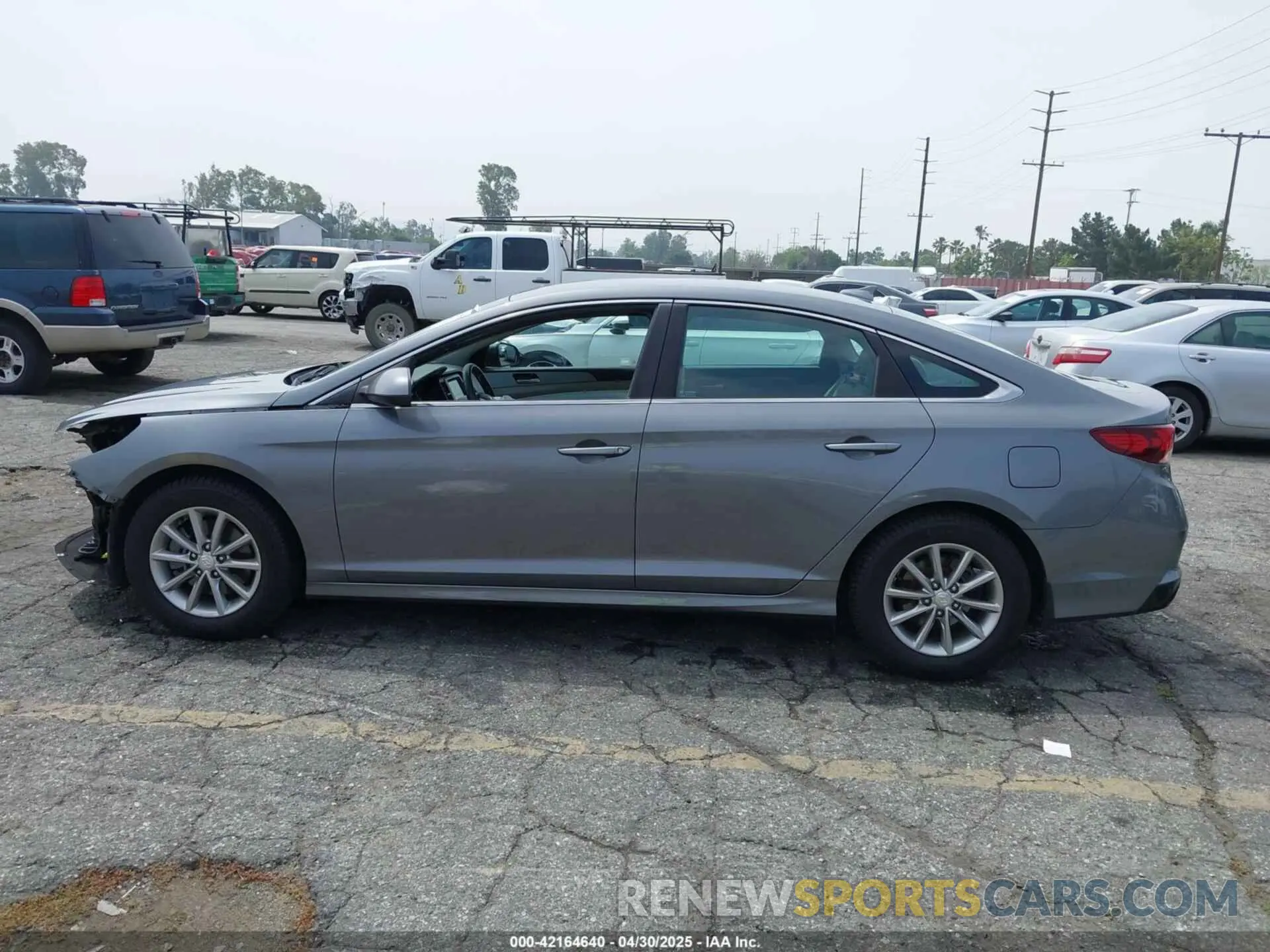 15 Photograph of a damaged car 5NPE24AFXKH814401 HYUNDAI SONATA 2019