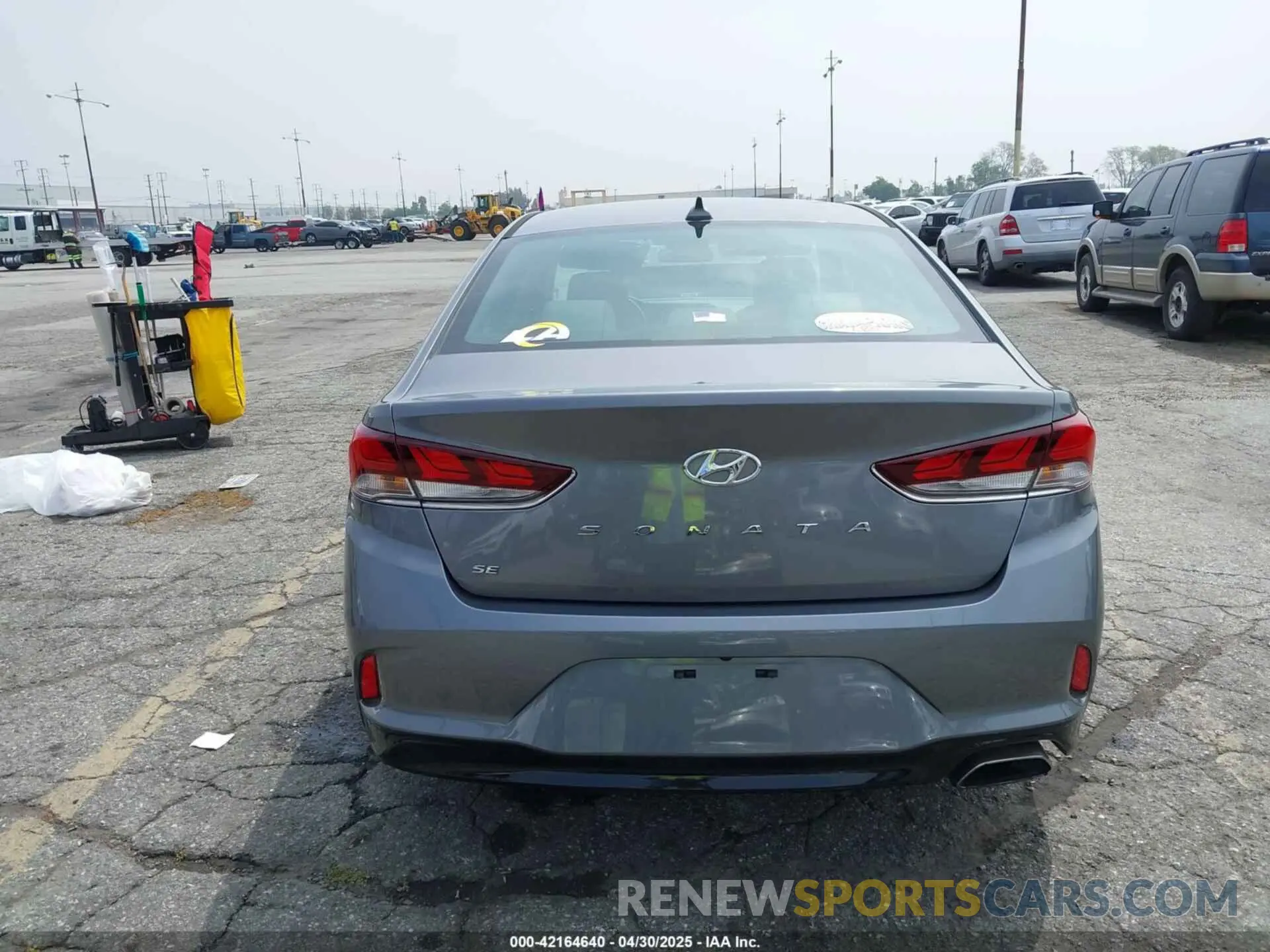 17 Photograph of a damaged car 5NPE24AFXKH814401 HYUNDAI SONATA 2019