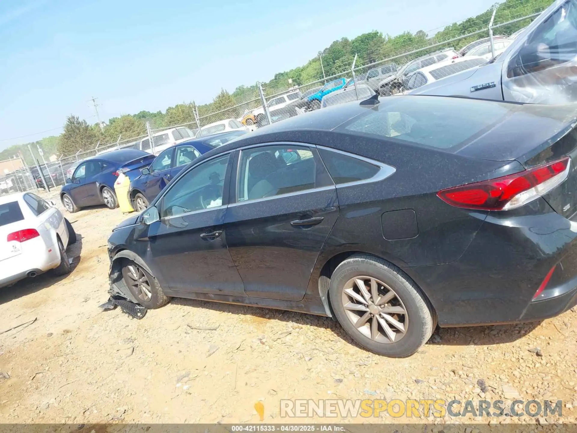 14 Photograph of a damaged car 5NPE24AFXKH819257 HYUNDAI SONATA 2019