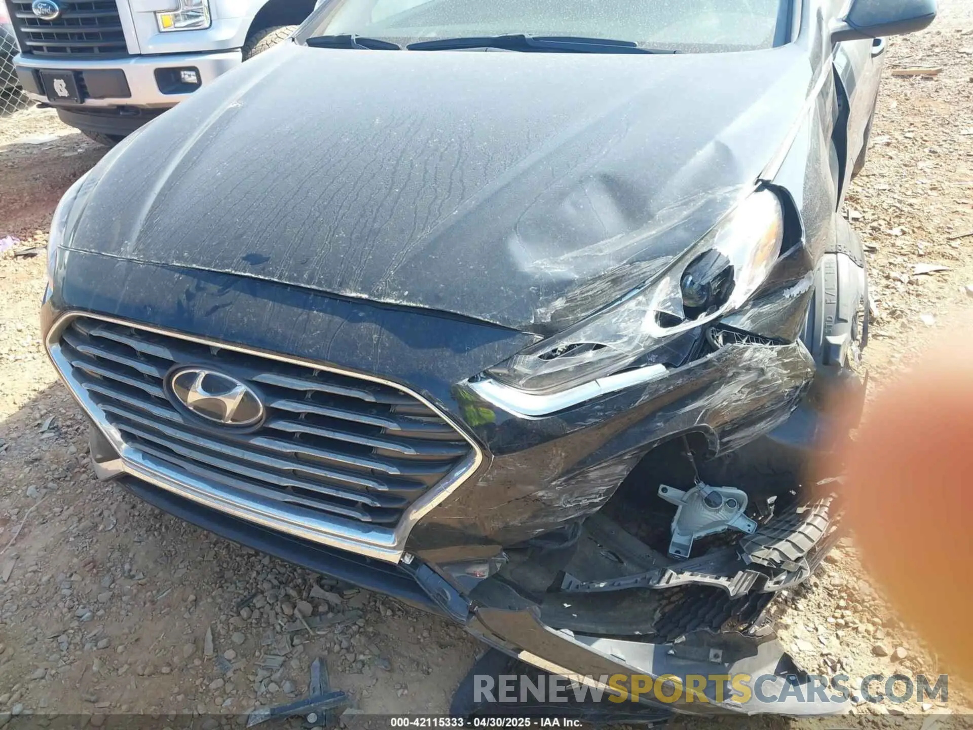 17 Photograph of a damaged car 5NPE24AFXKH819257 HYUNDAI SONATA 2019