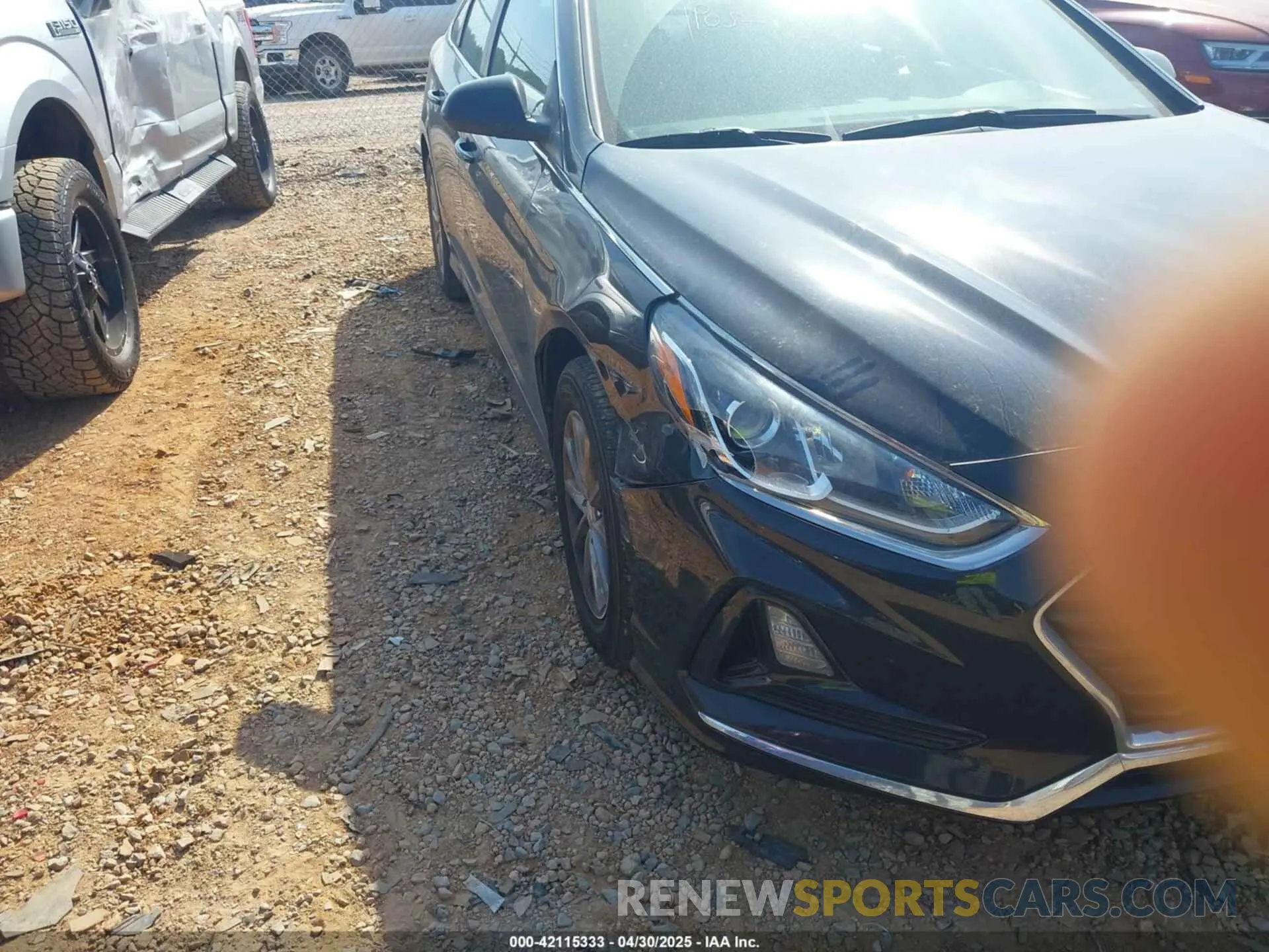18 Photograph of a damaged car 5NPE24AFXKH819257 HYUNDAI SONATA 2019