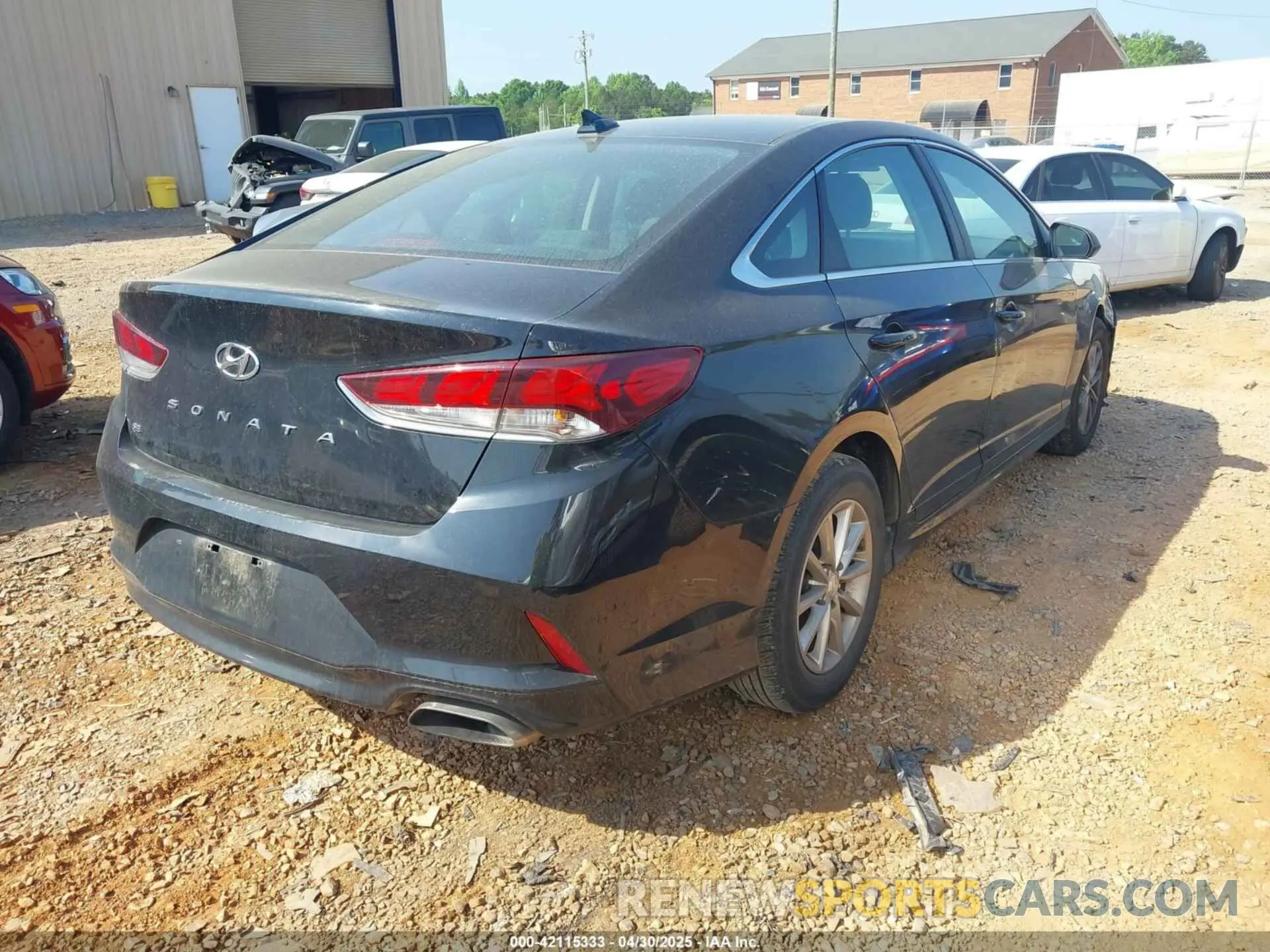 4 Photograph of a damaged car 5NPE24AFXKH819257 HYUNDAI SONATA 2019