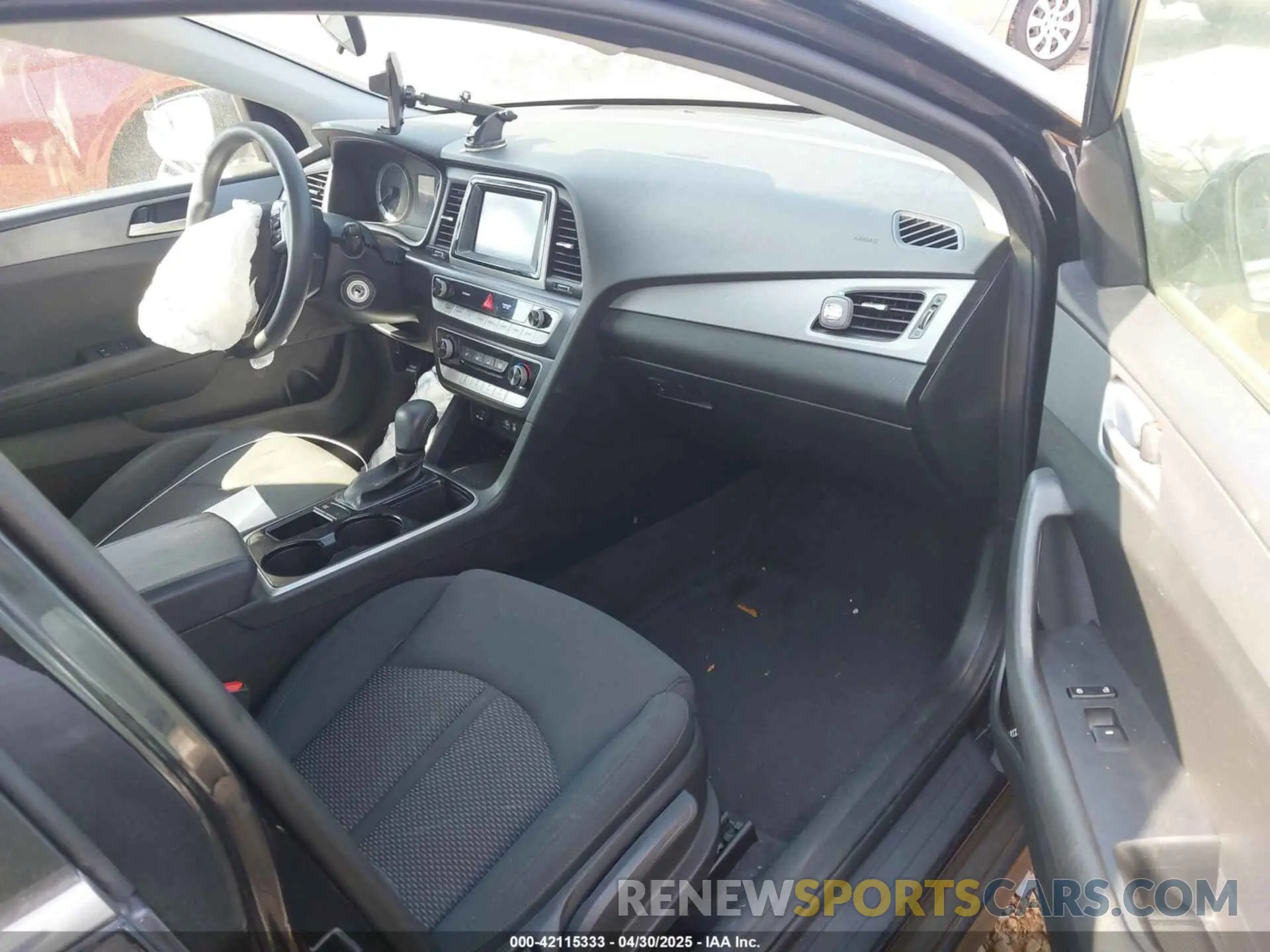 5 Photograph of a damaged car 5NPE24AFXKH819257 HYUNDAI SONATA 2019